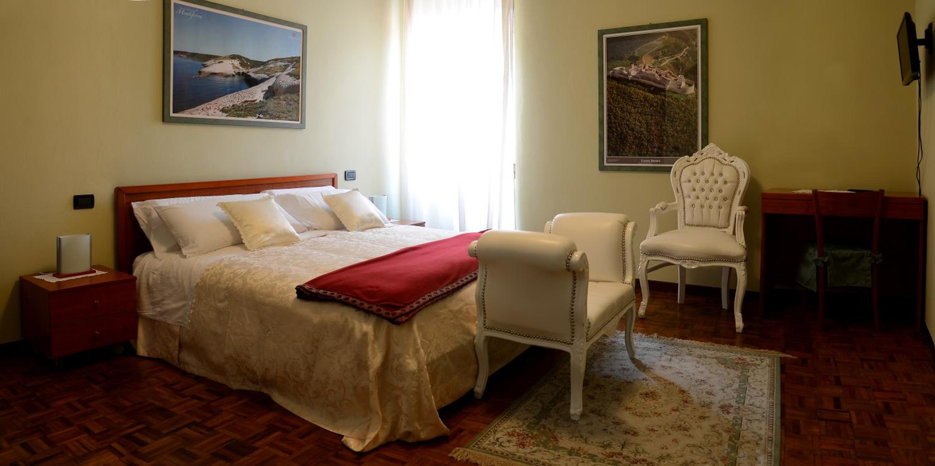 Standard Double Room - Photo 5