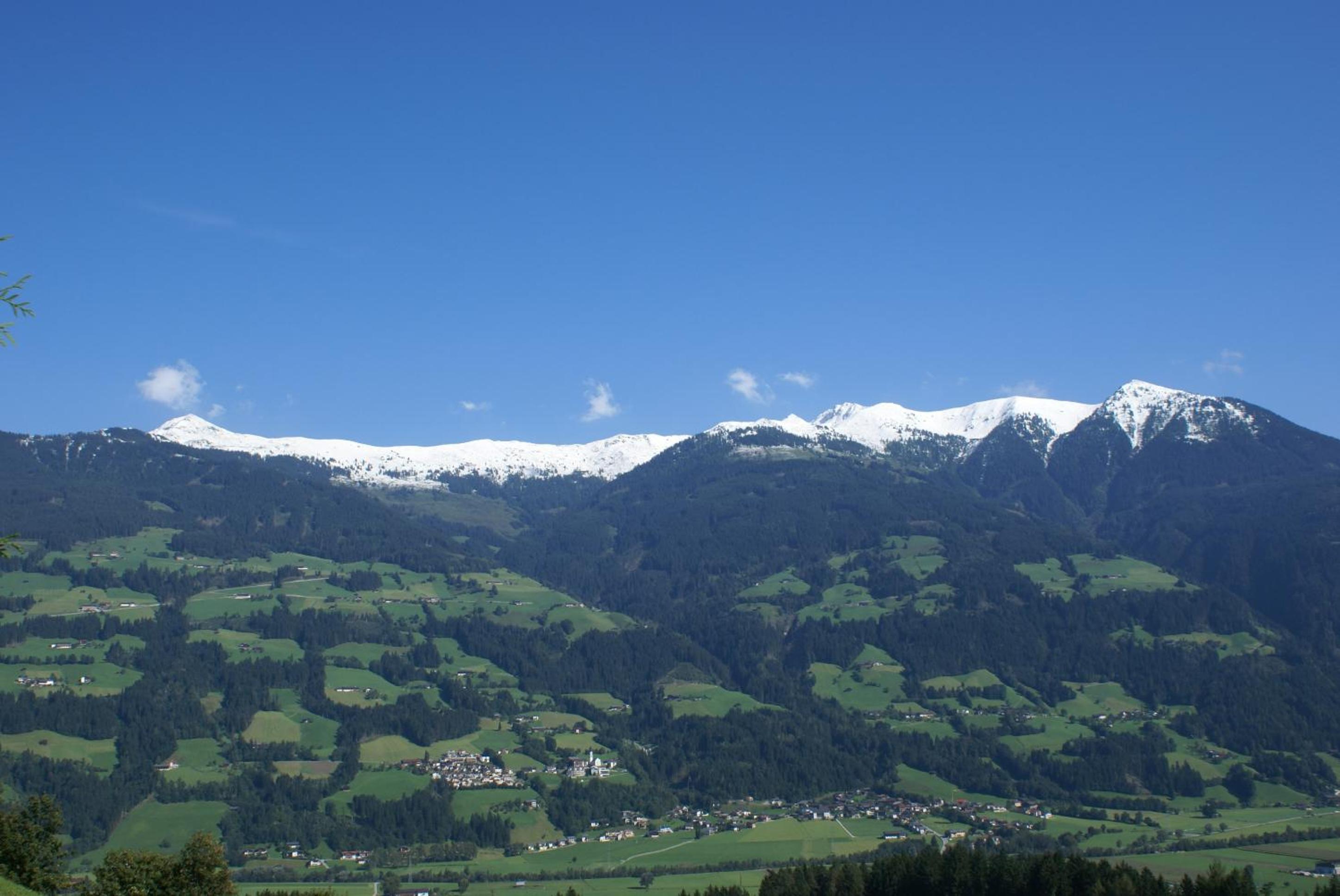 Apartment with Mountain View photo 3