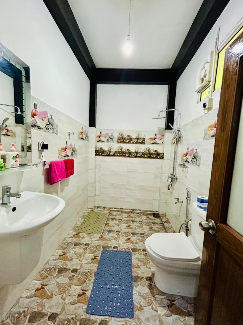 Deluxe King Room photo 2