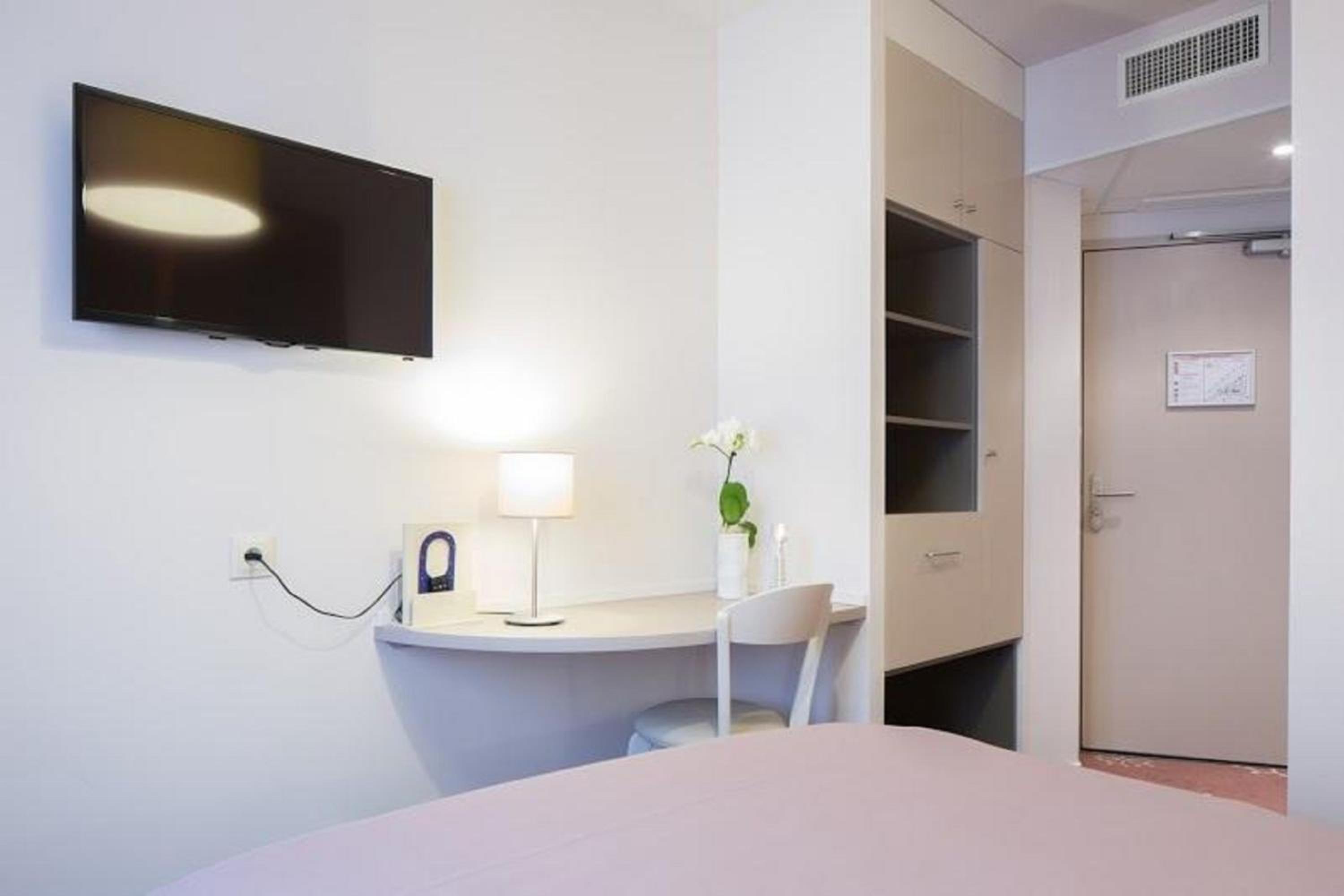 Standard Double Room - Photo 5