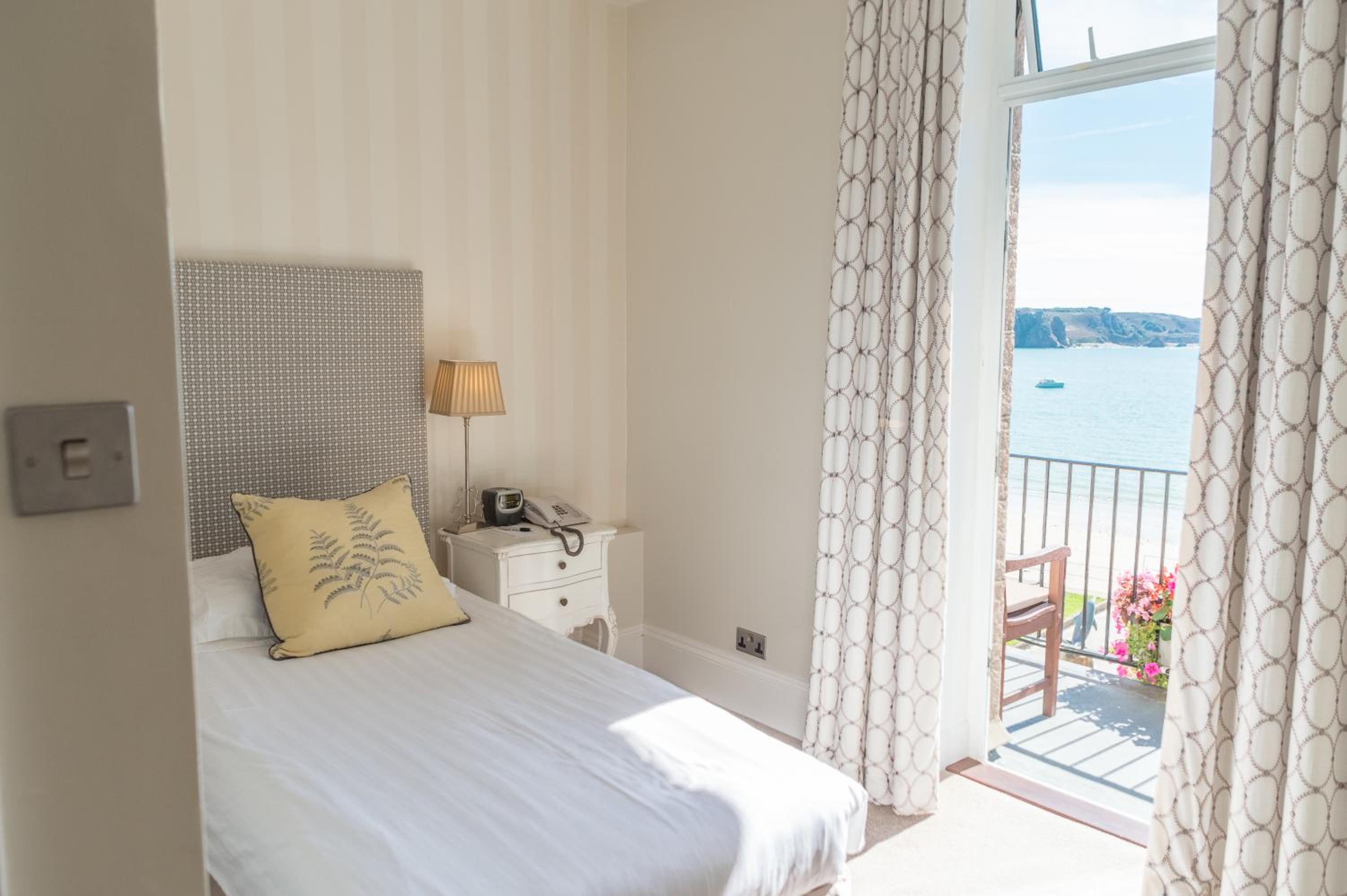Single Room with Sea View and Balcony