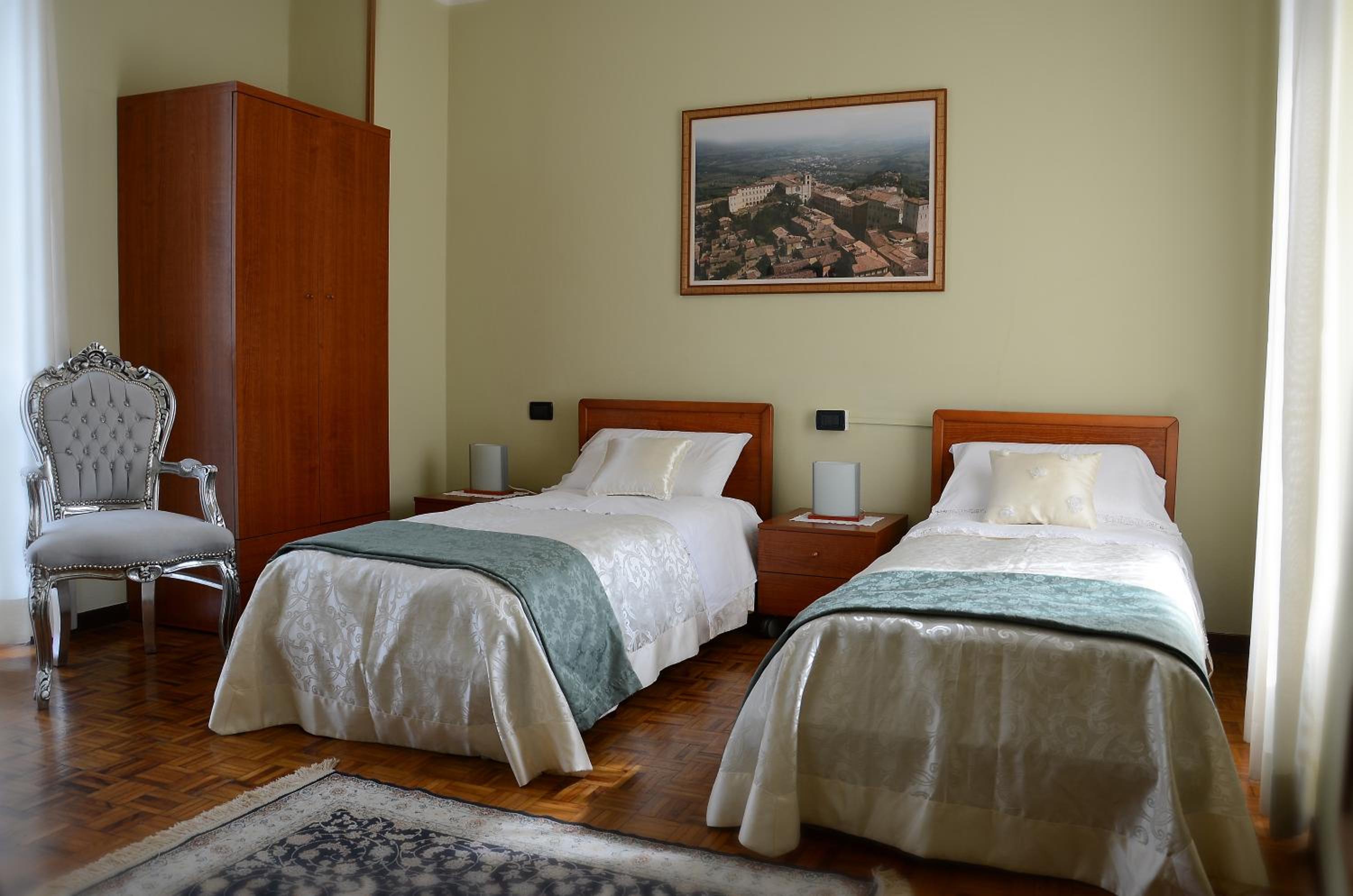 Twin Room - Photo 7