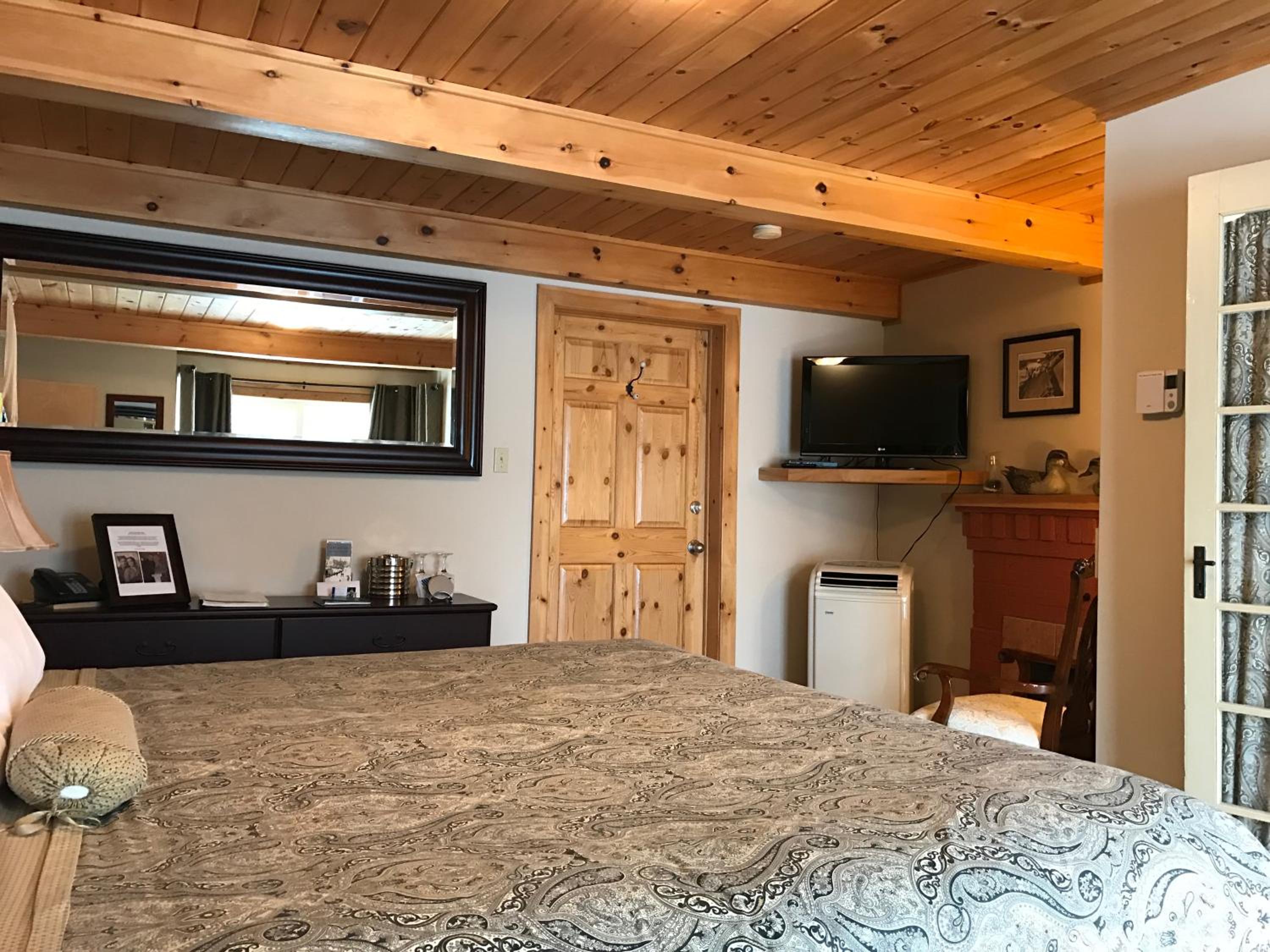 Junior Suite with Pool View photo 1