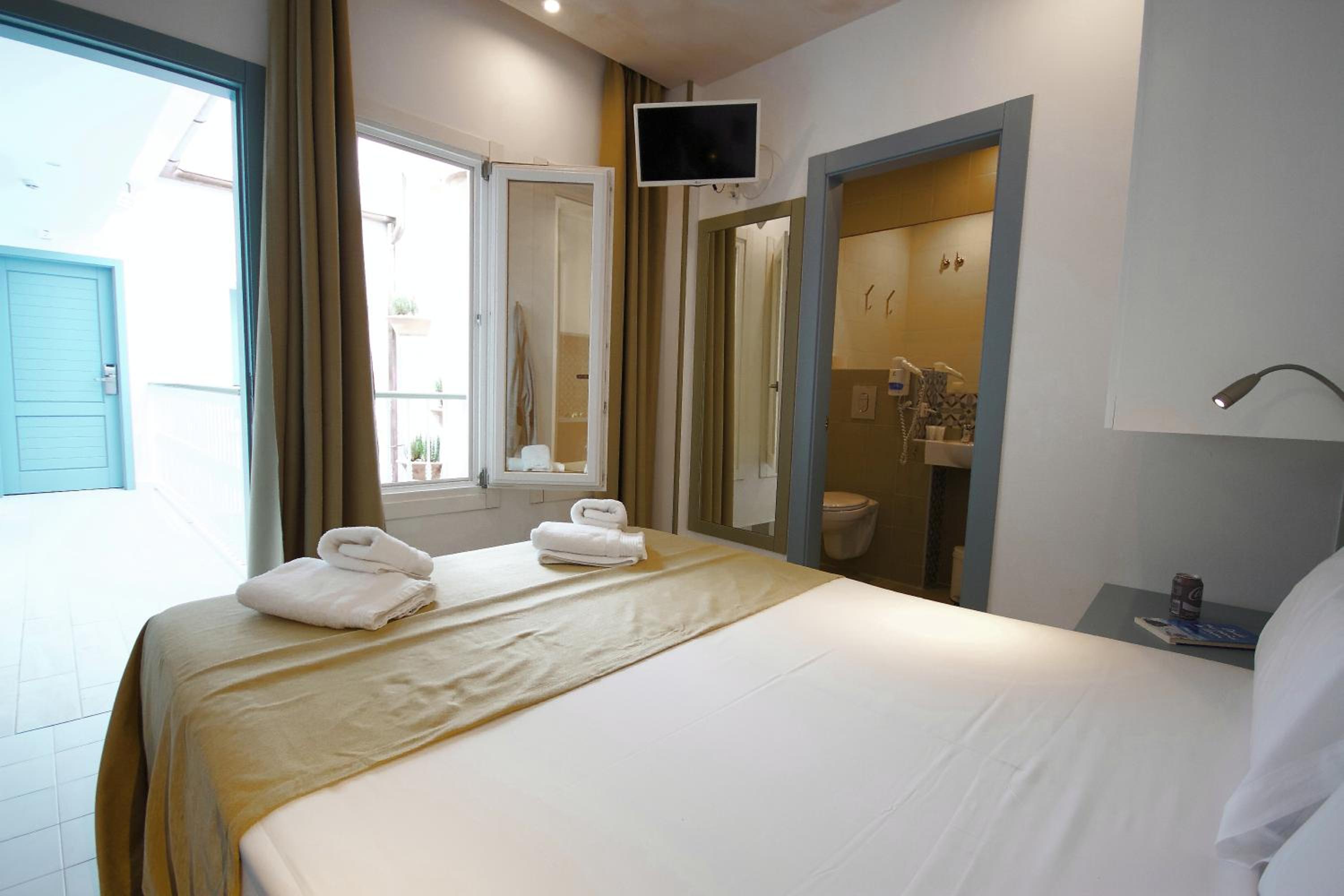 Single Room photo 2