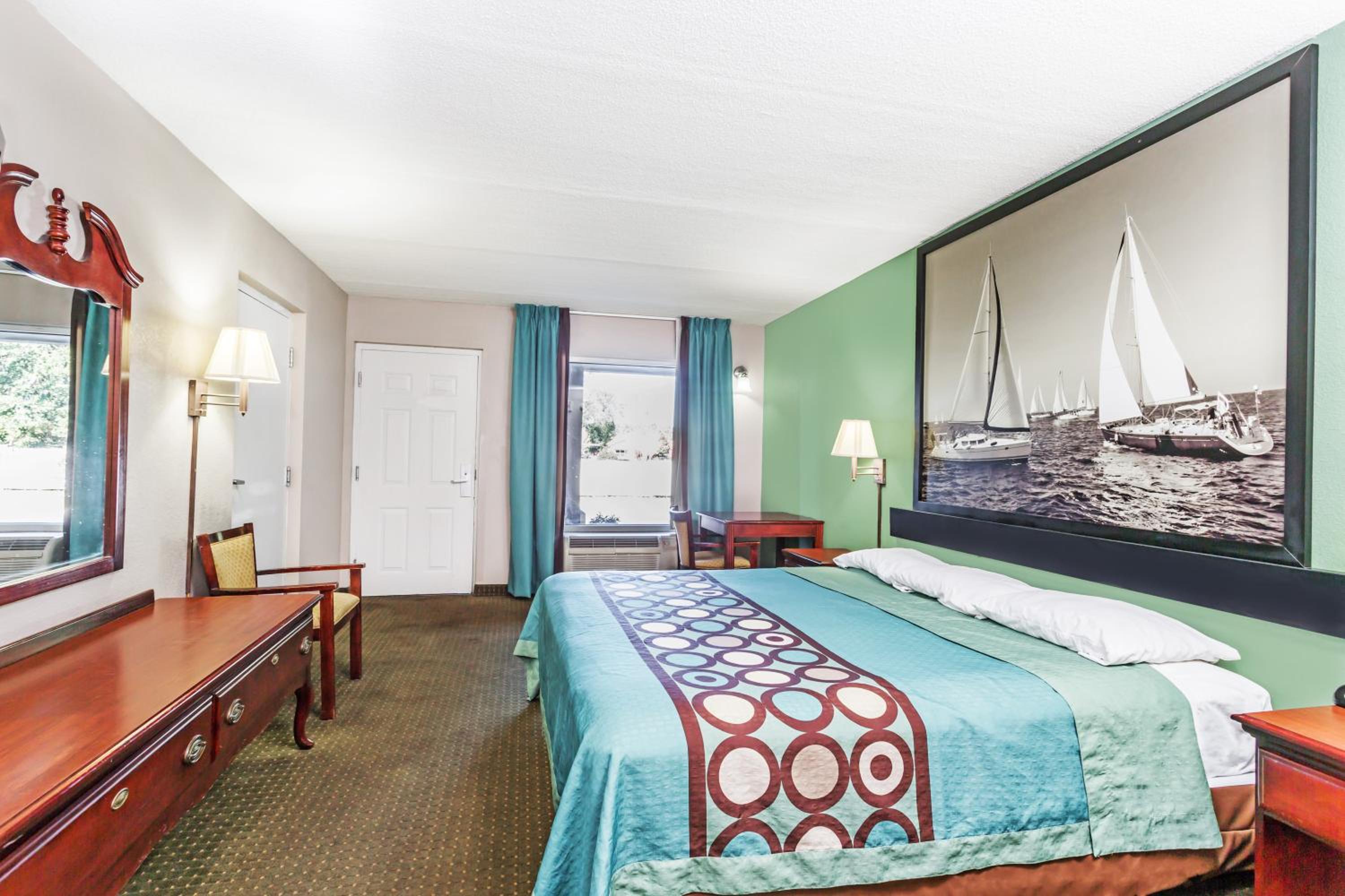 King Room - Non-Smoking - Photo 1