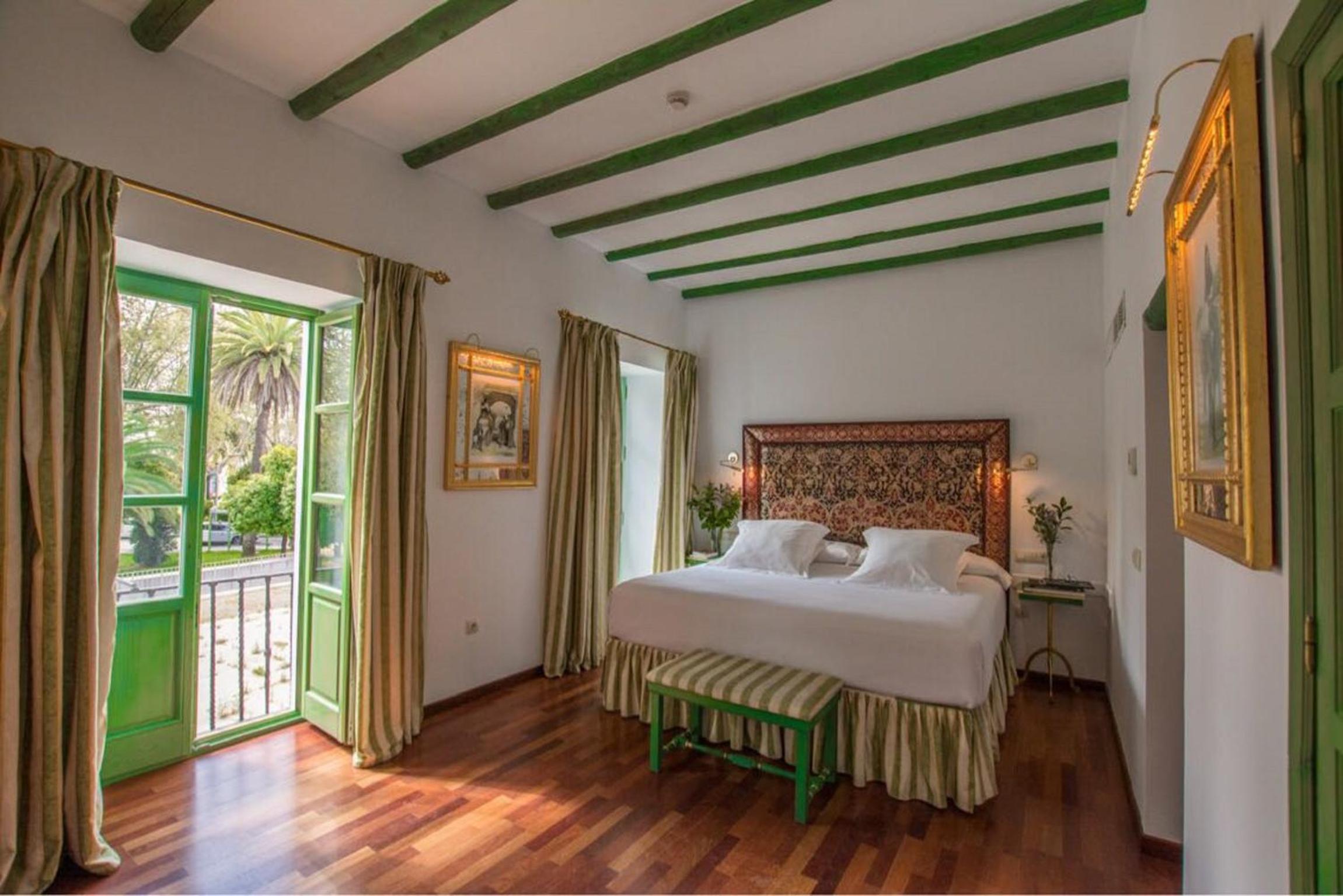 Deluxe Double or Twin Room - Photo 6