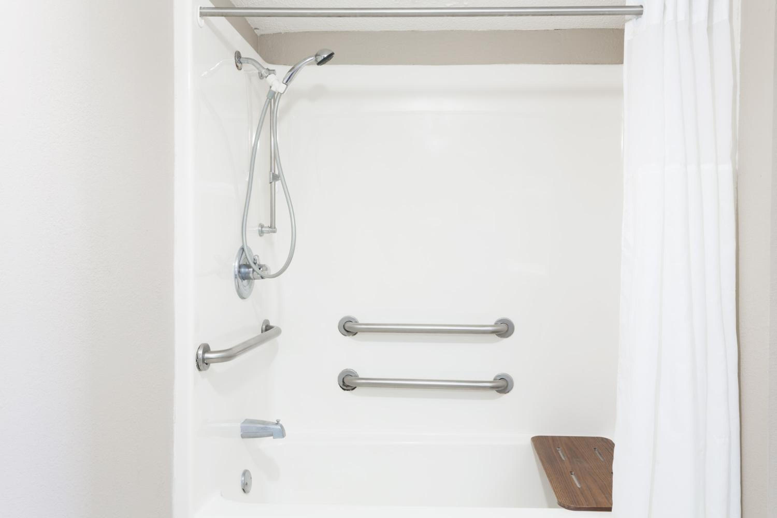 King Room - Disability Access - Non-Smoking - Photo 4