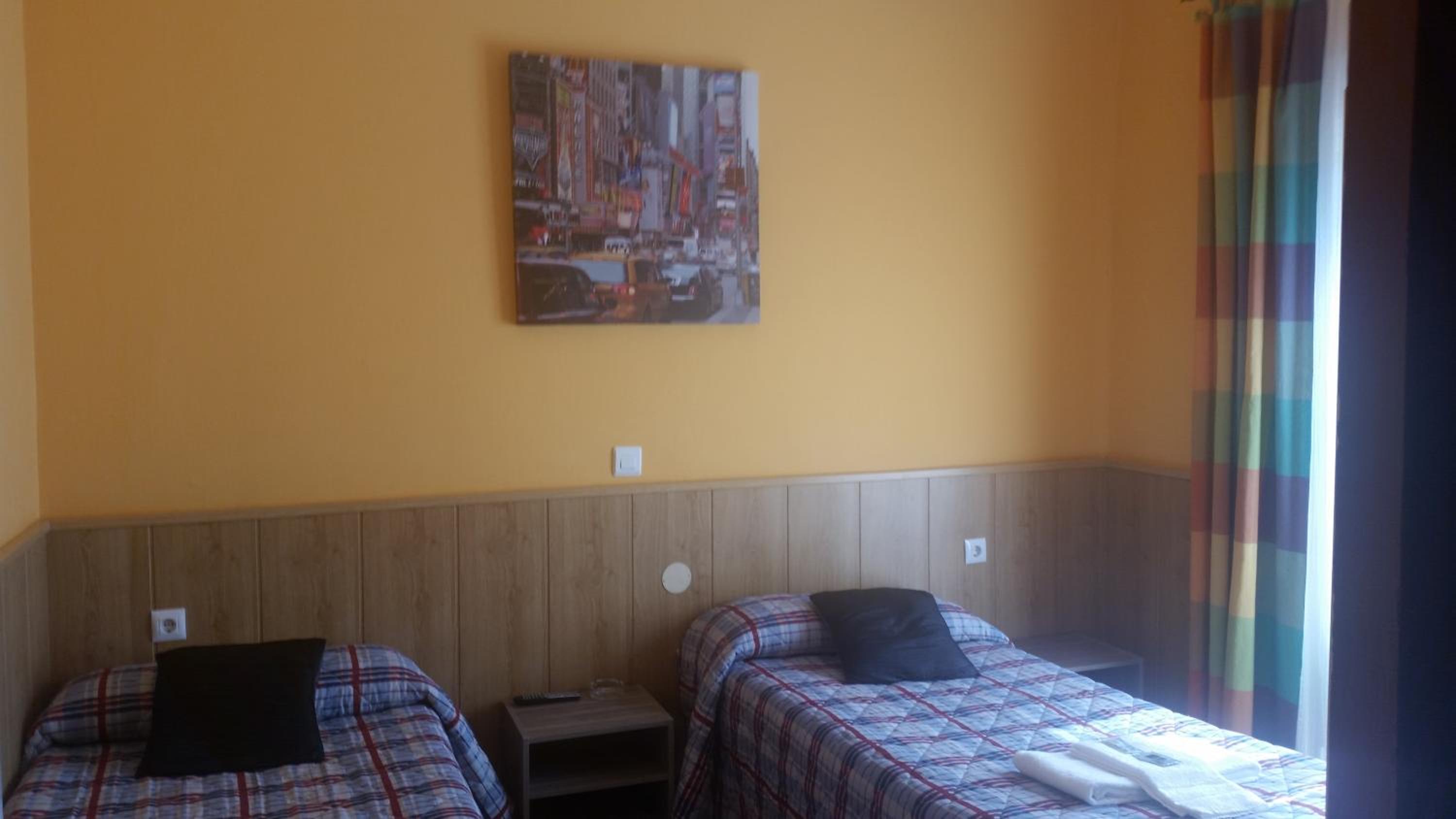 Twin Room - Photo 8