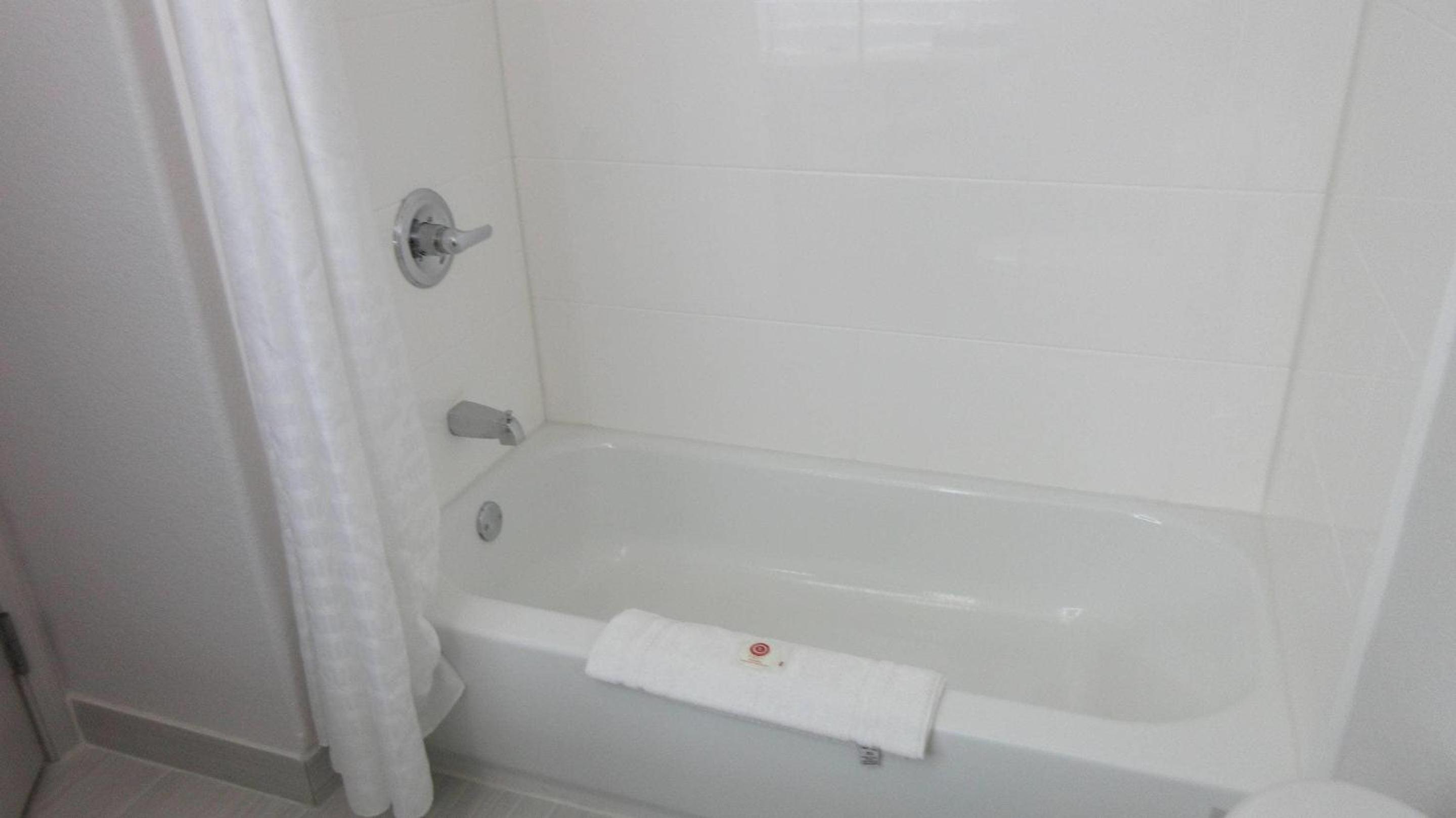 King Suite - Non-Smoking photo 2