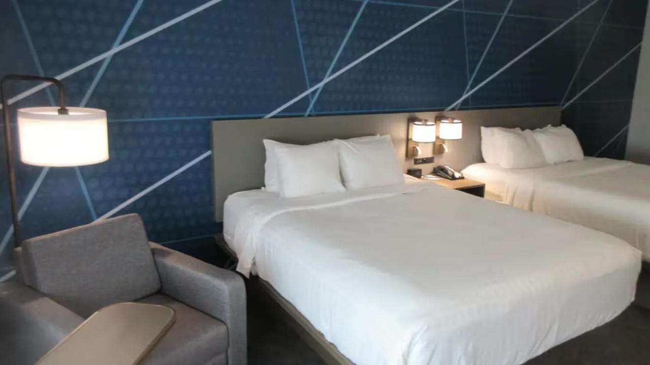 Queen Room with Two Queen Beds photo 1