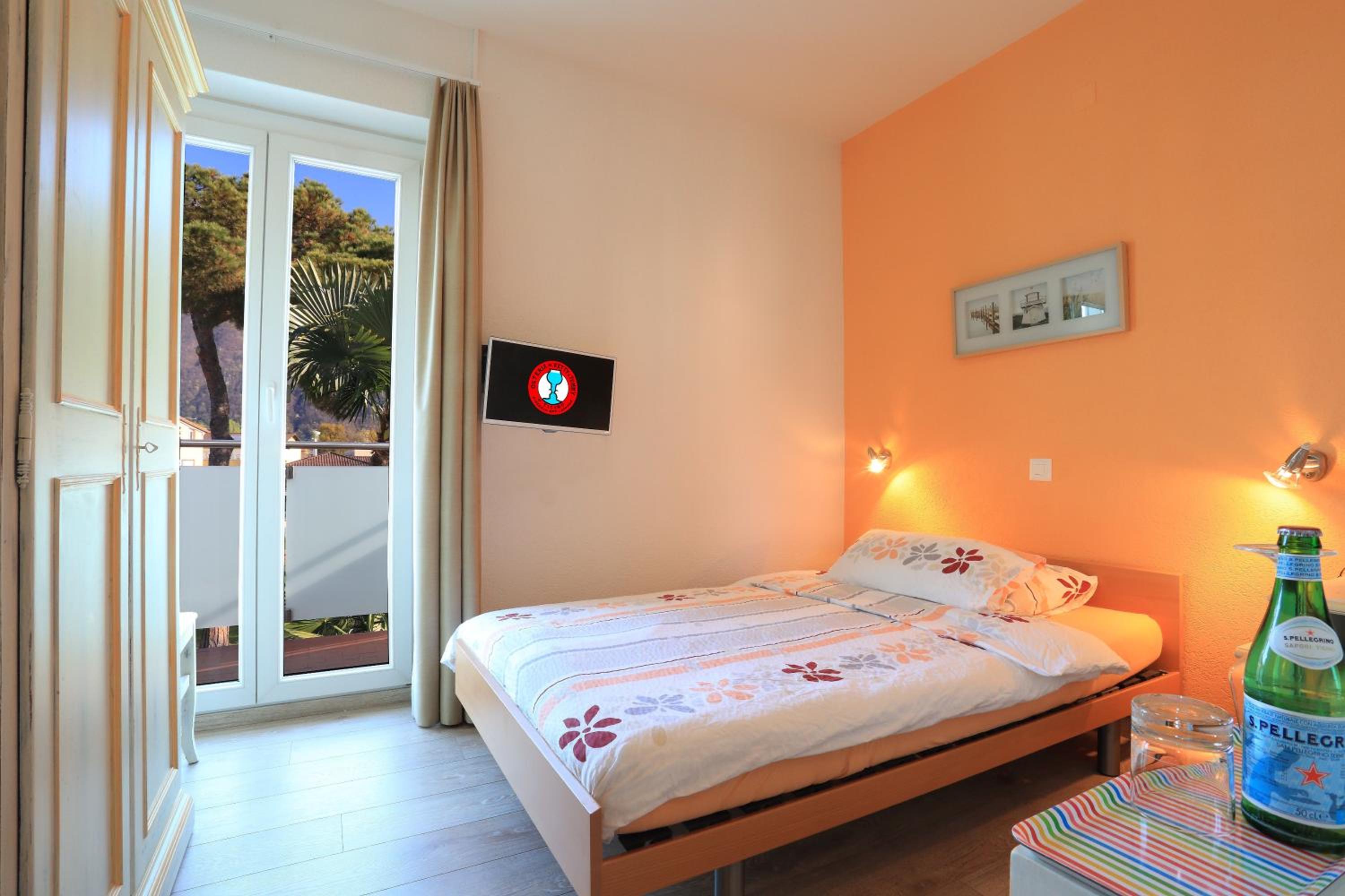 Single Room with Balcony and Mountain View photo 3