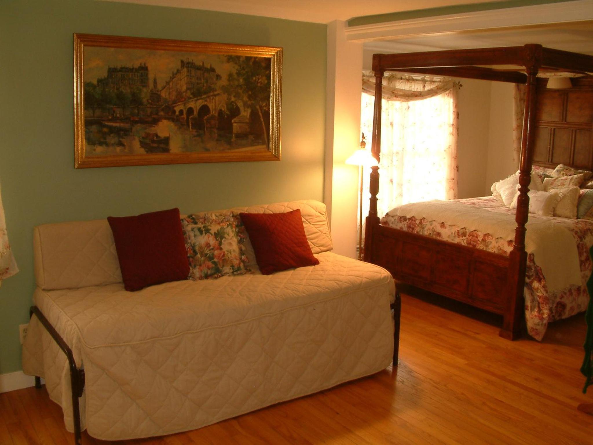 Queen Suite photo 2