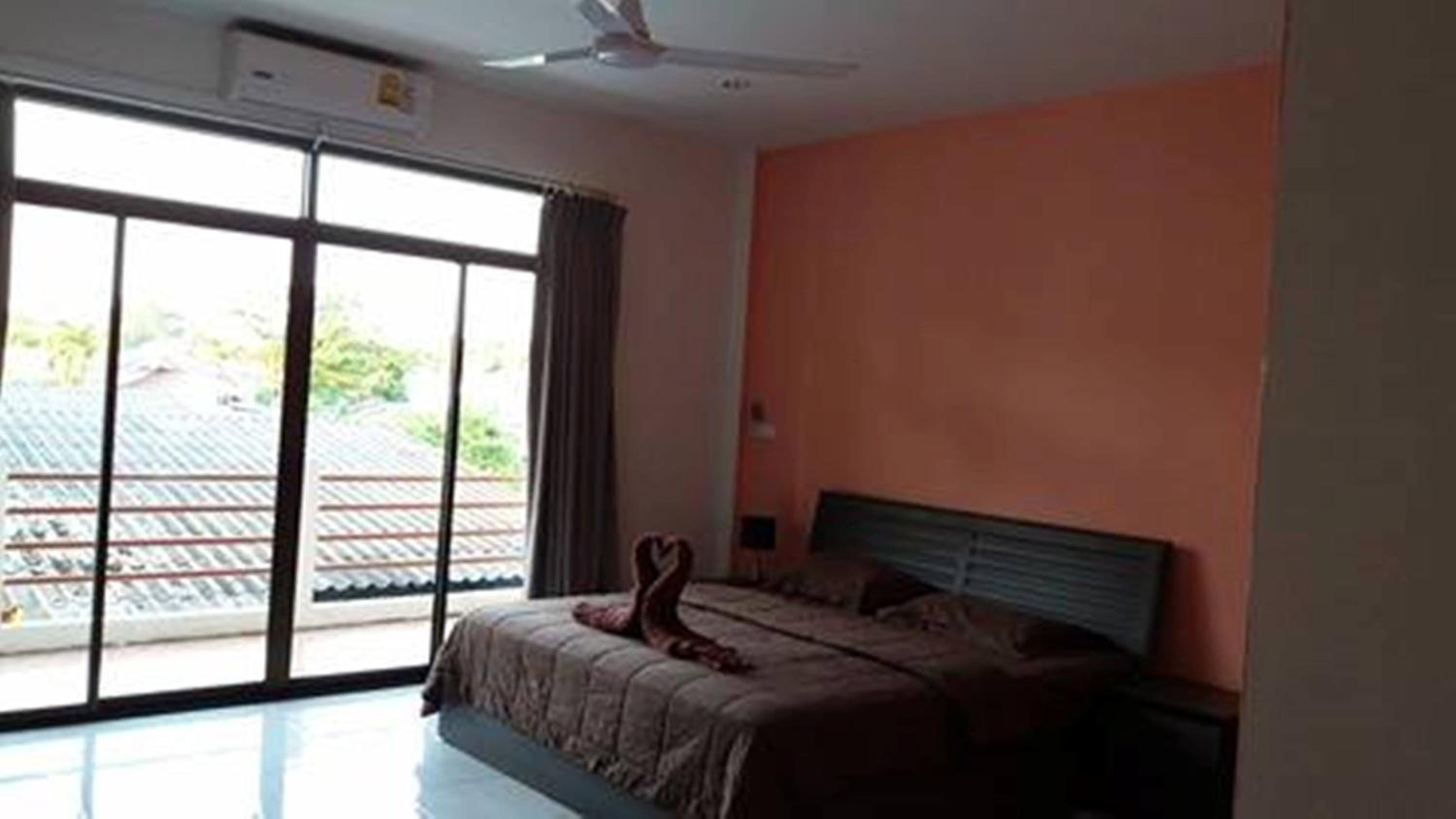 Deluxe Double Room with Balcony - Photo 10
