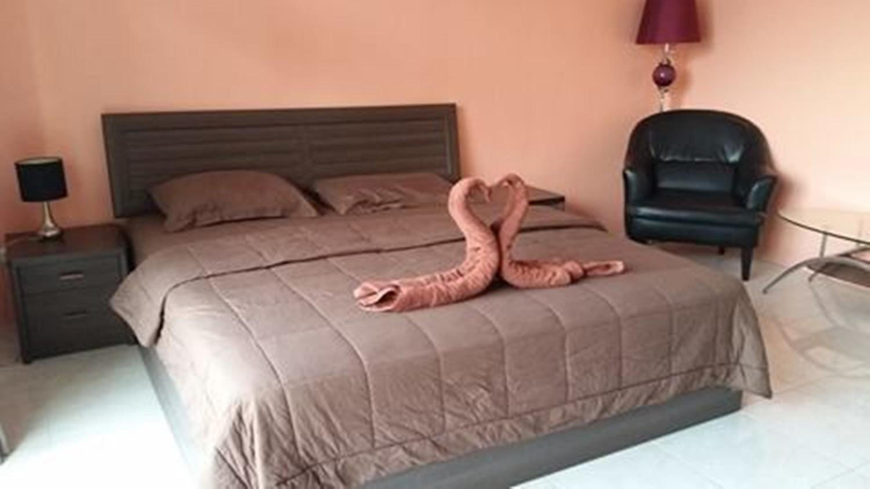 Deluxe Double Room with Balcony - Photo 5