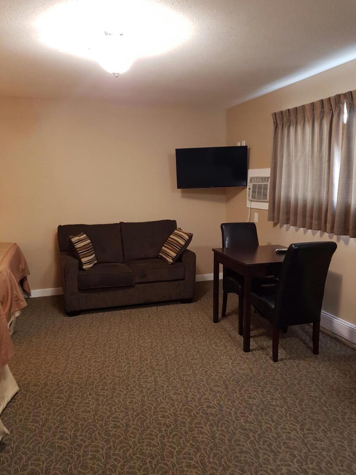 Double Room with Two Double Beds - Non-Smoking photo 2