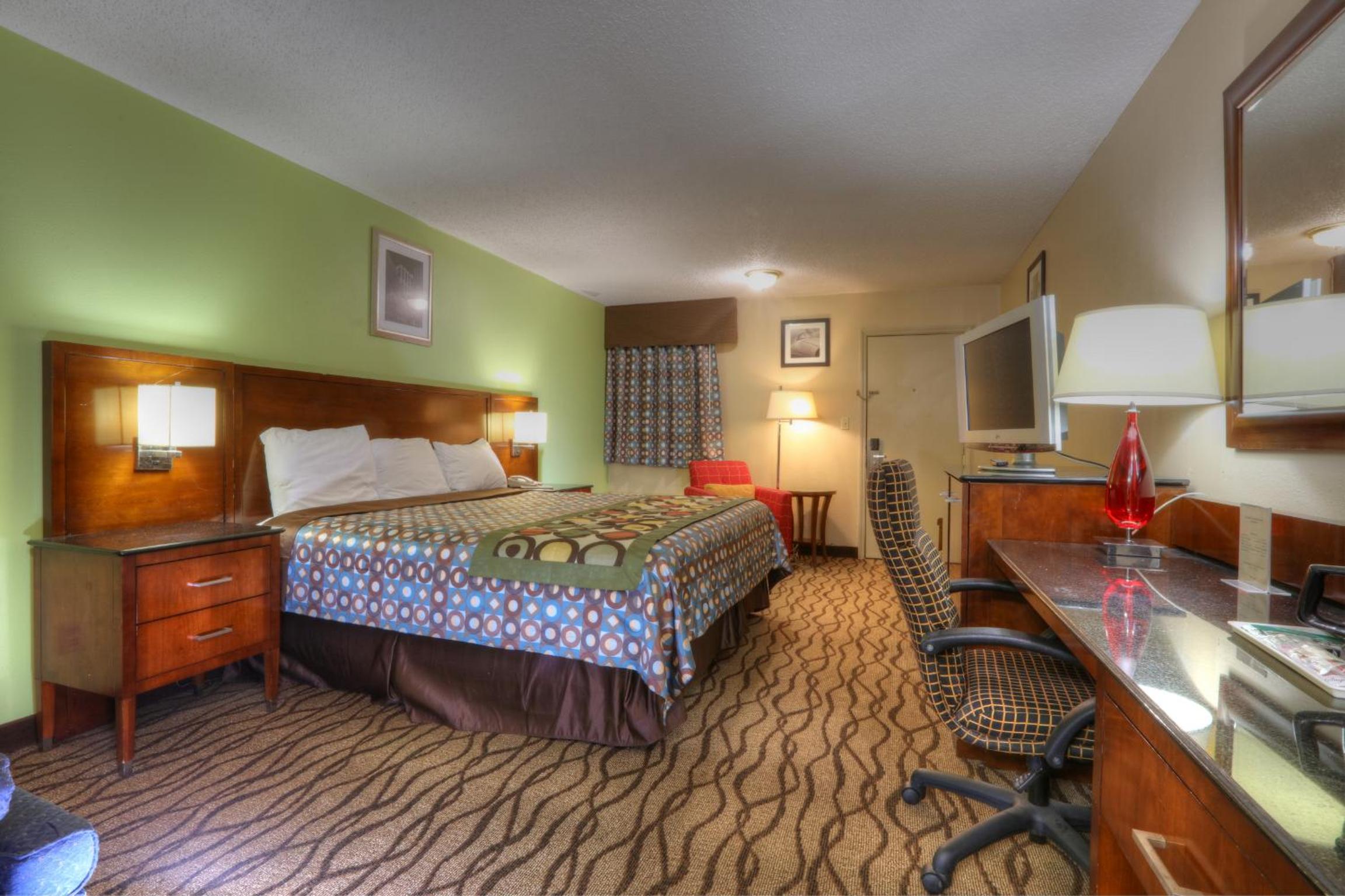 Standard King Room photo 3