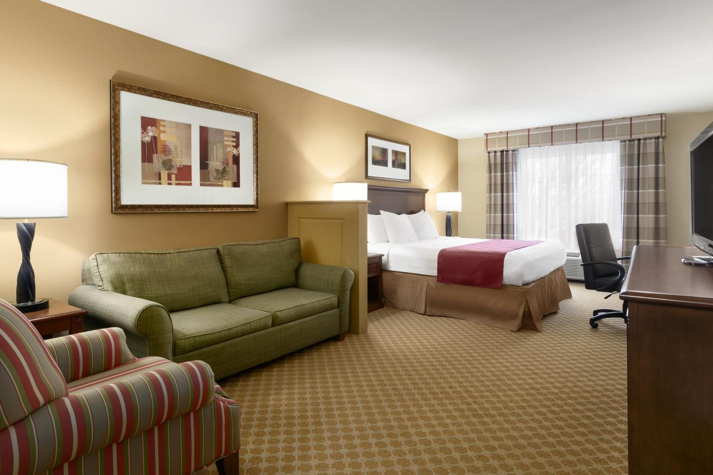 King Suite - Non-Smoking - Photo 1