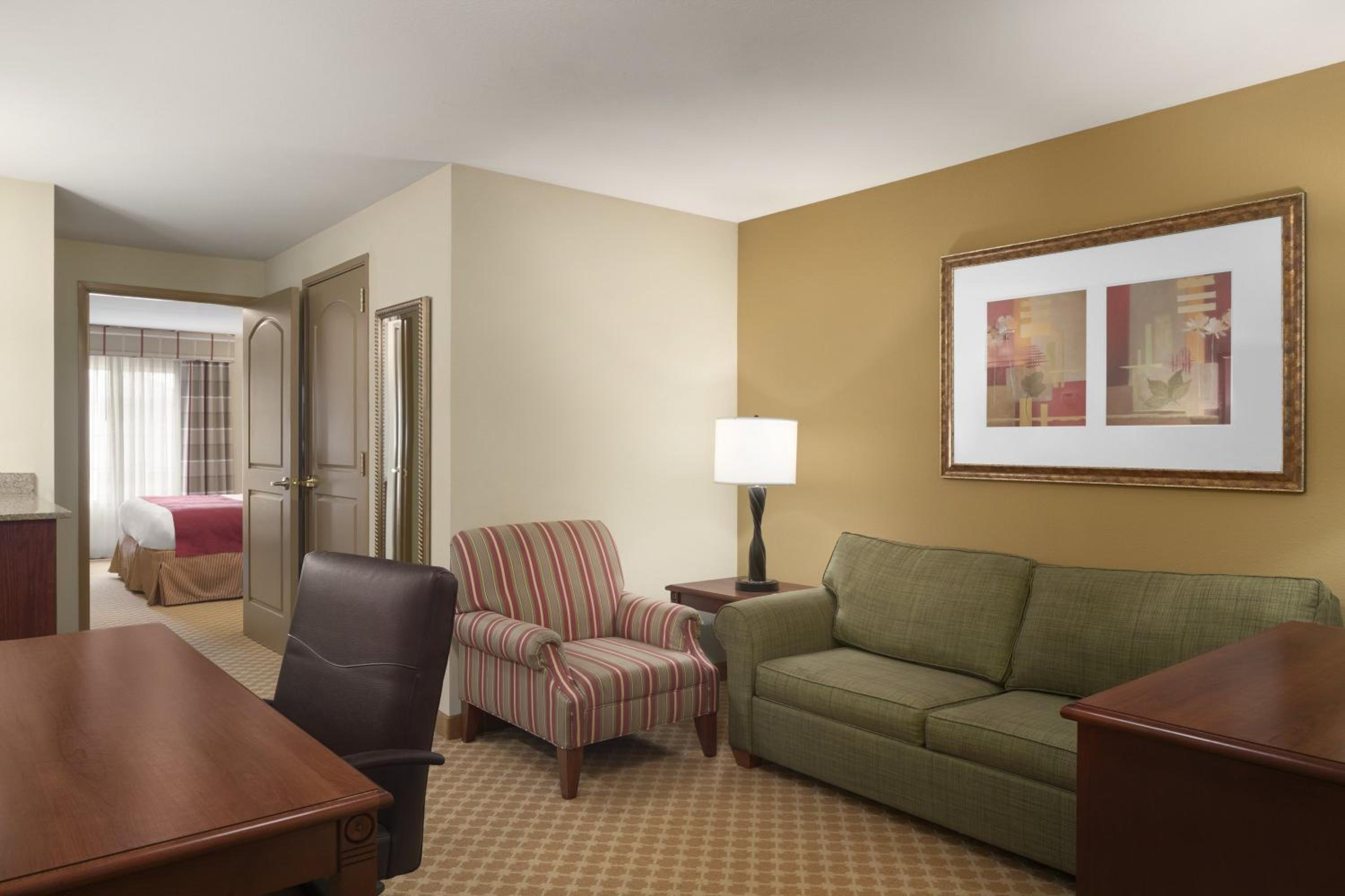 One-Bedroom King Suite - Non-Smoking - Photo 4