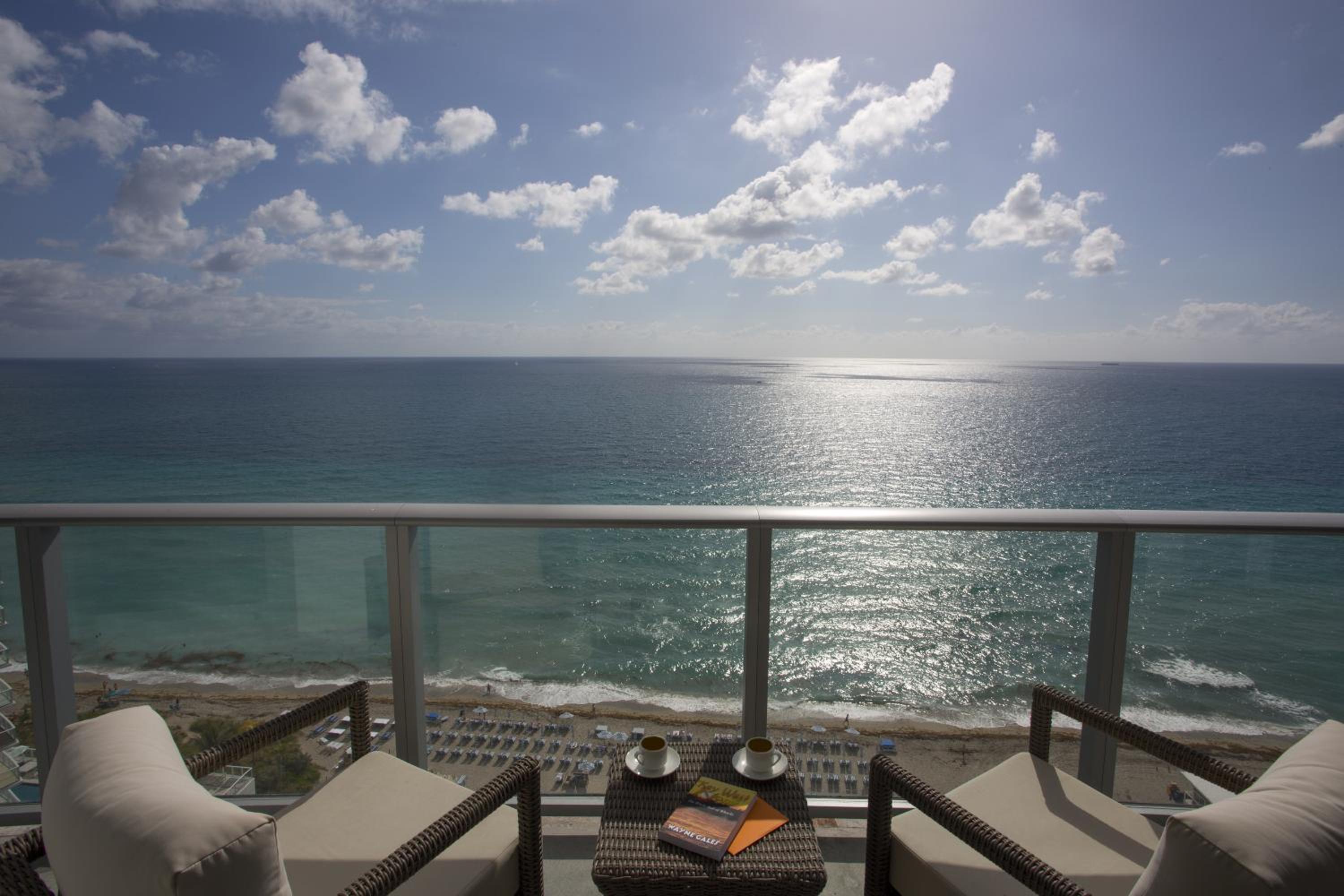 1 Bedroom Suite Oceanfront King  - Photo 5