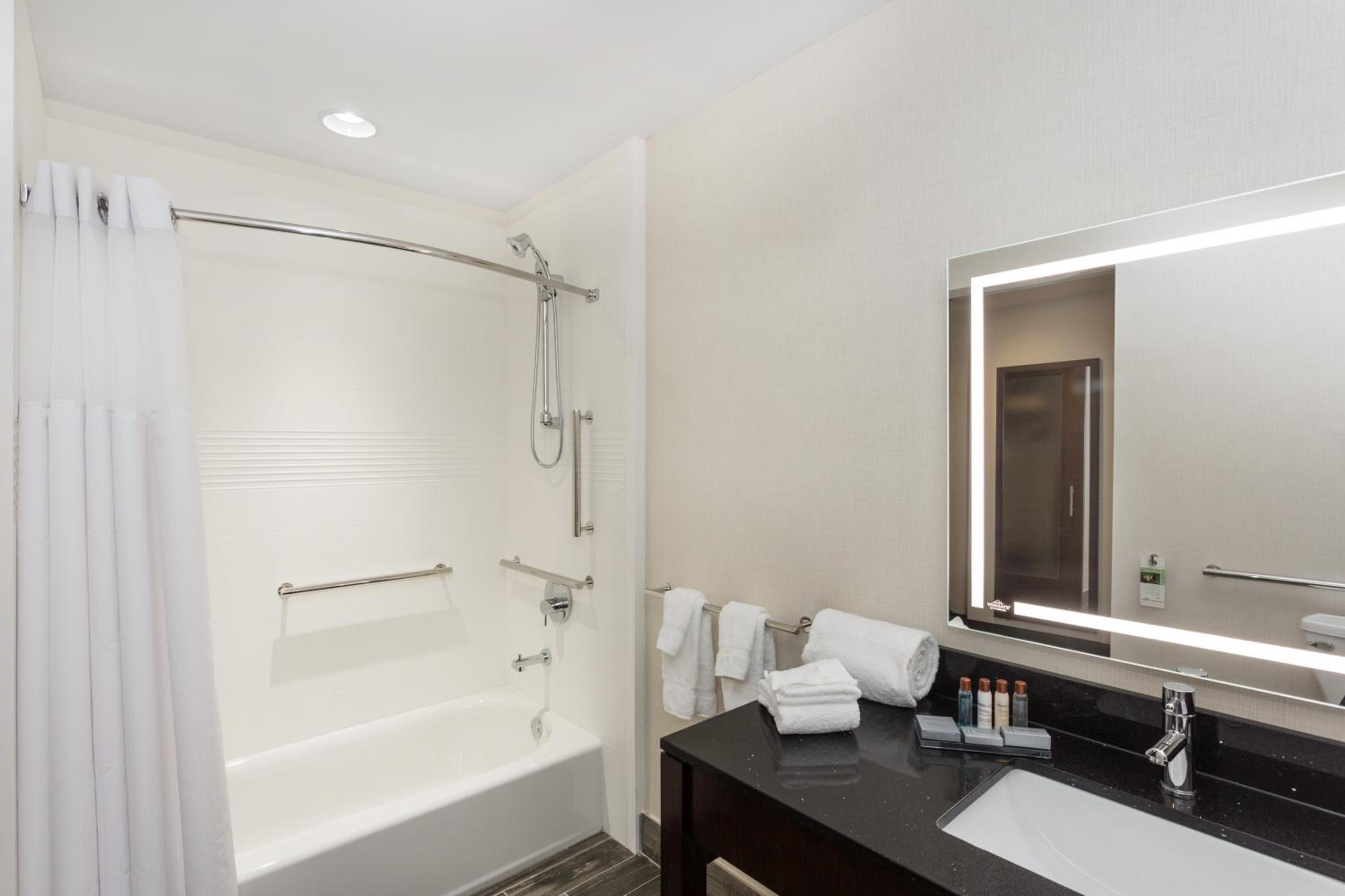 King Room - Mobility Access/Non-Smoking photo 2