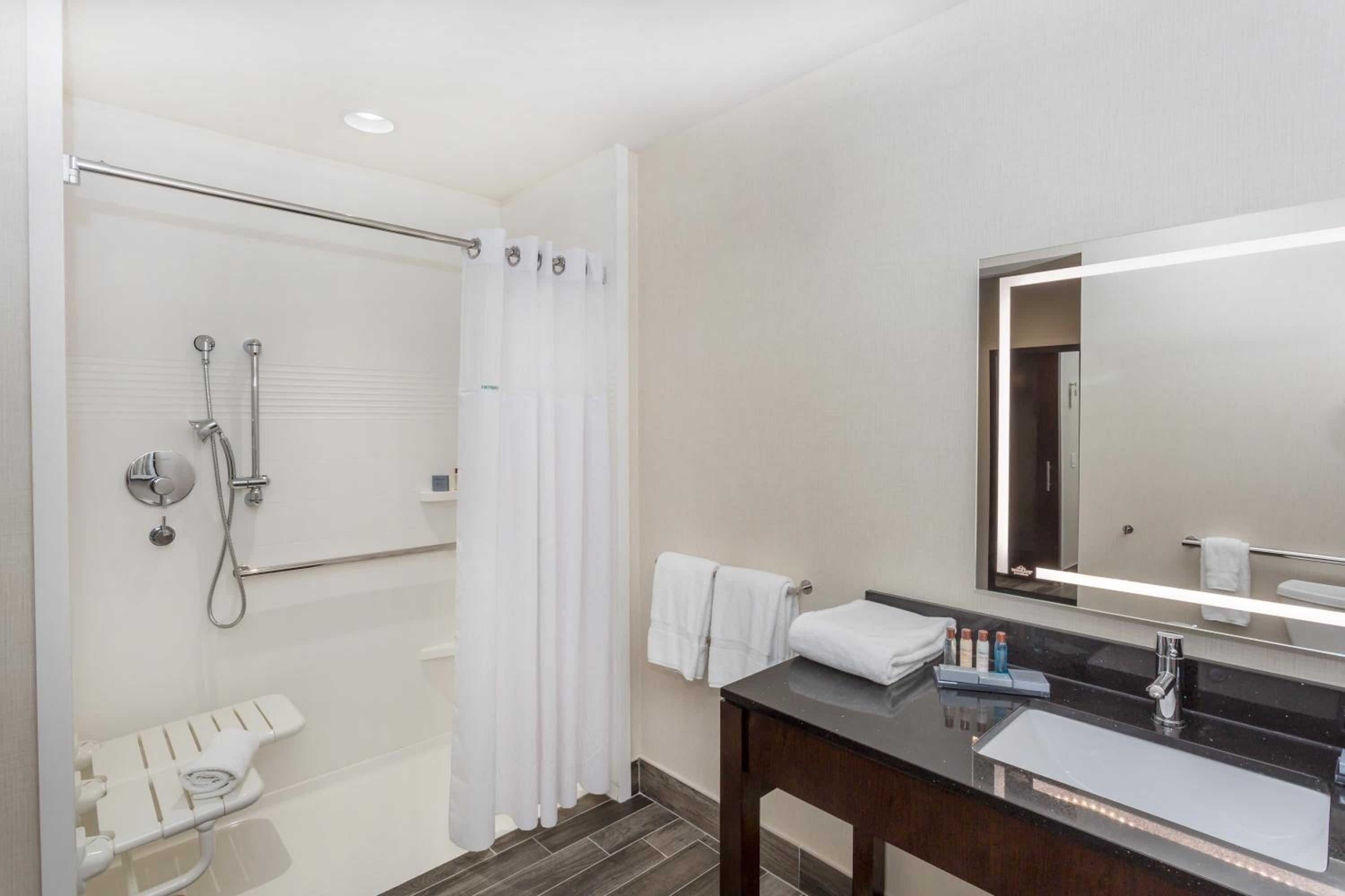 King Room - Mobility Access/Non-Smoking photo 3