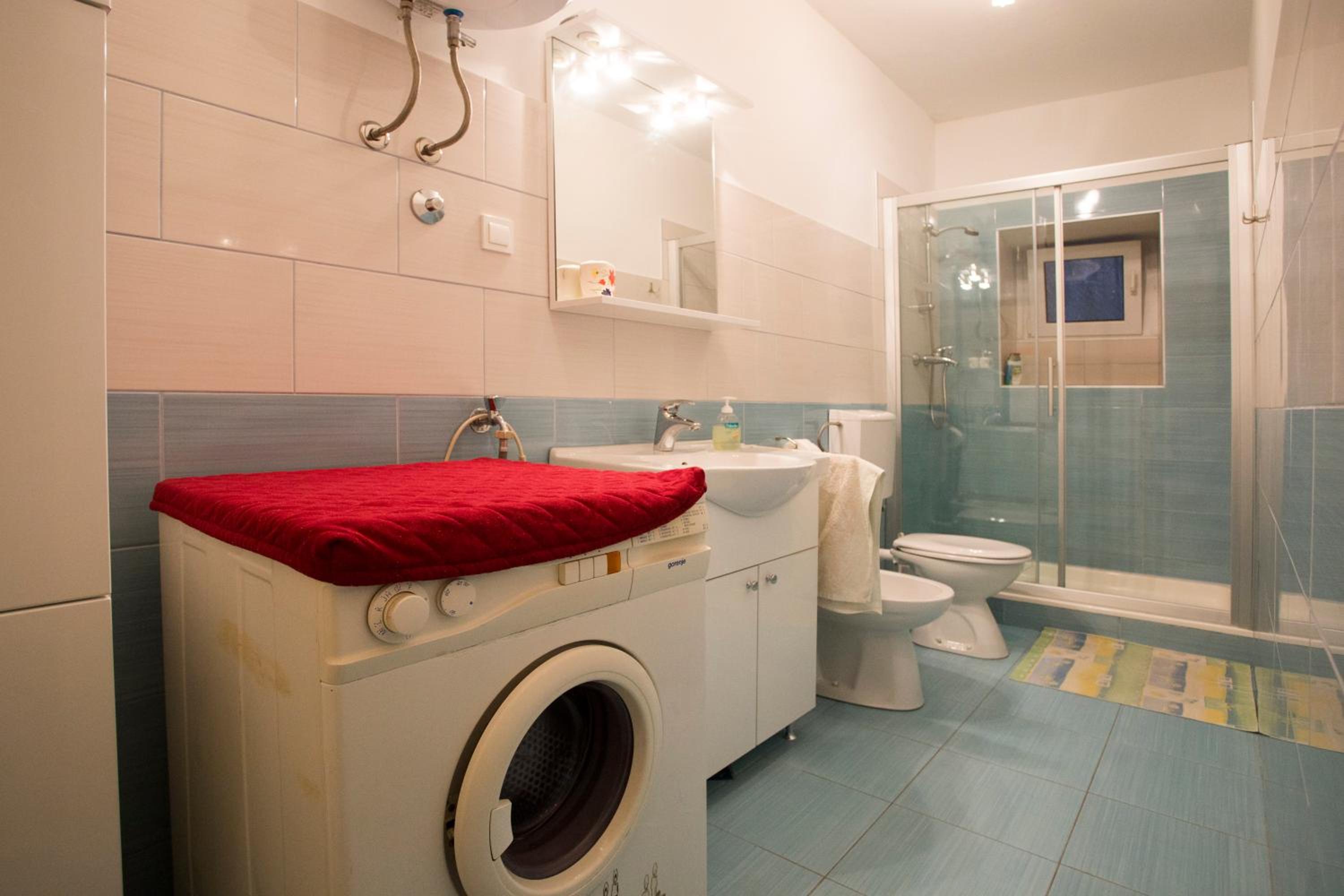 One-Bedroom Apartment - Photo 4