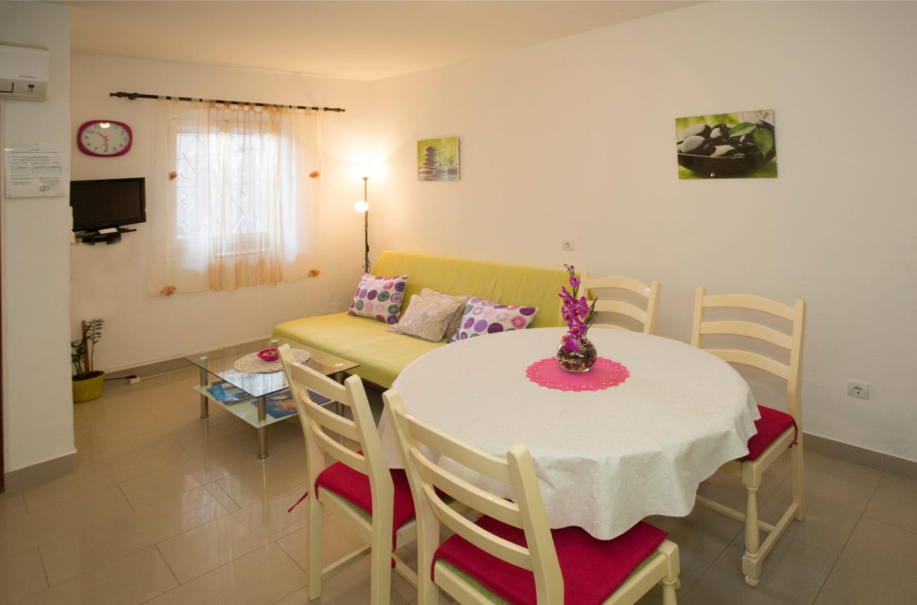 One-Bedroom Apartment - Photo 15