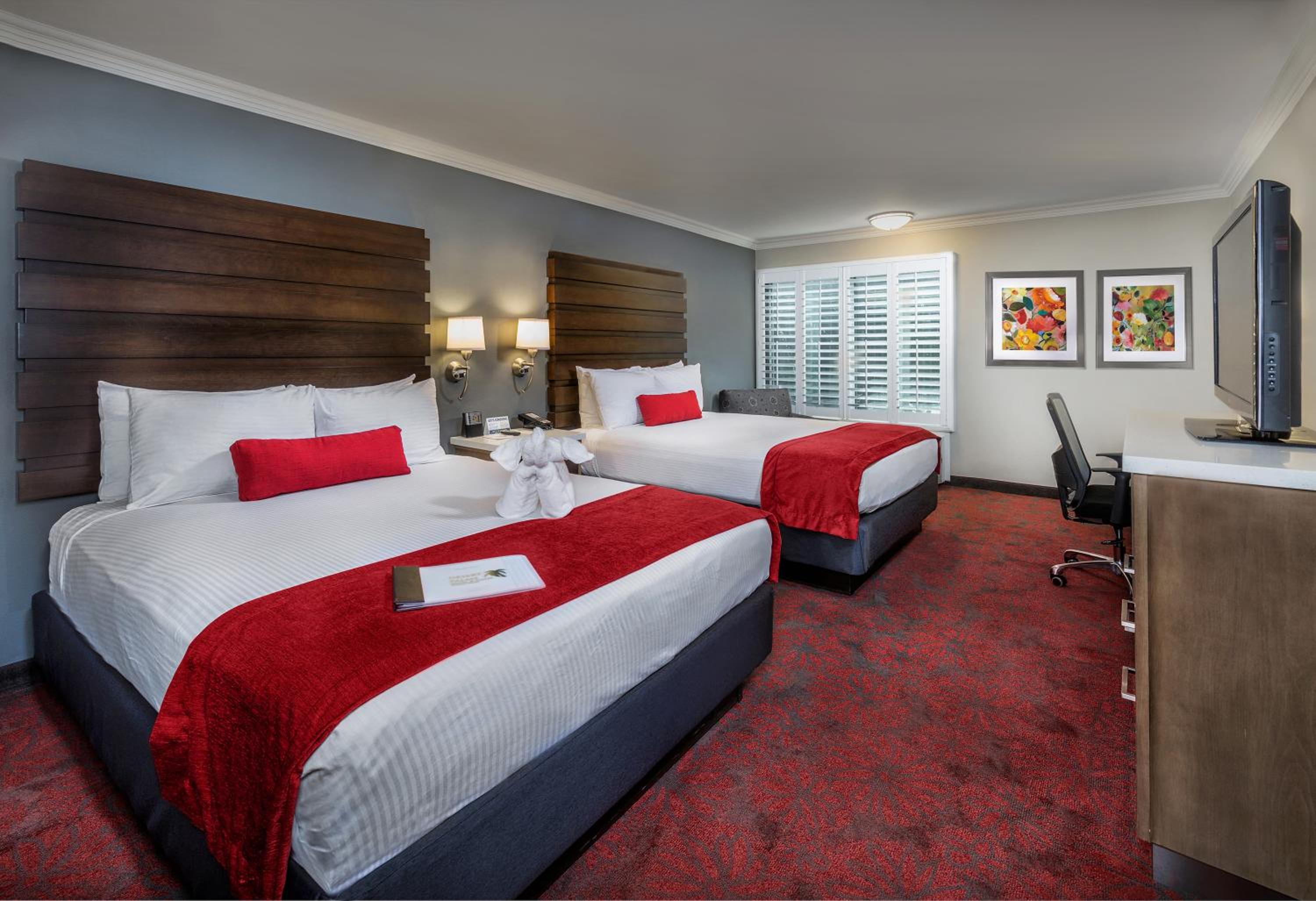 Deluxe Queen Room with Two Queen Beds photo 1