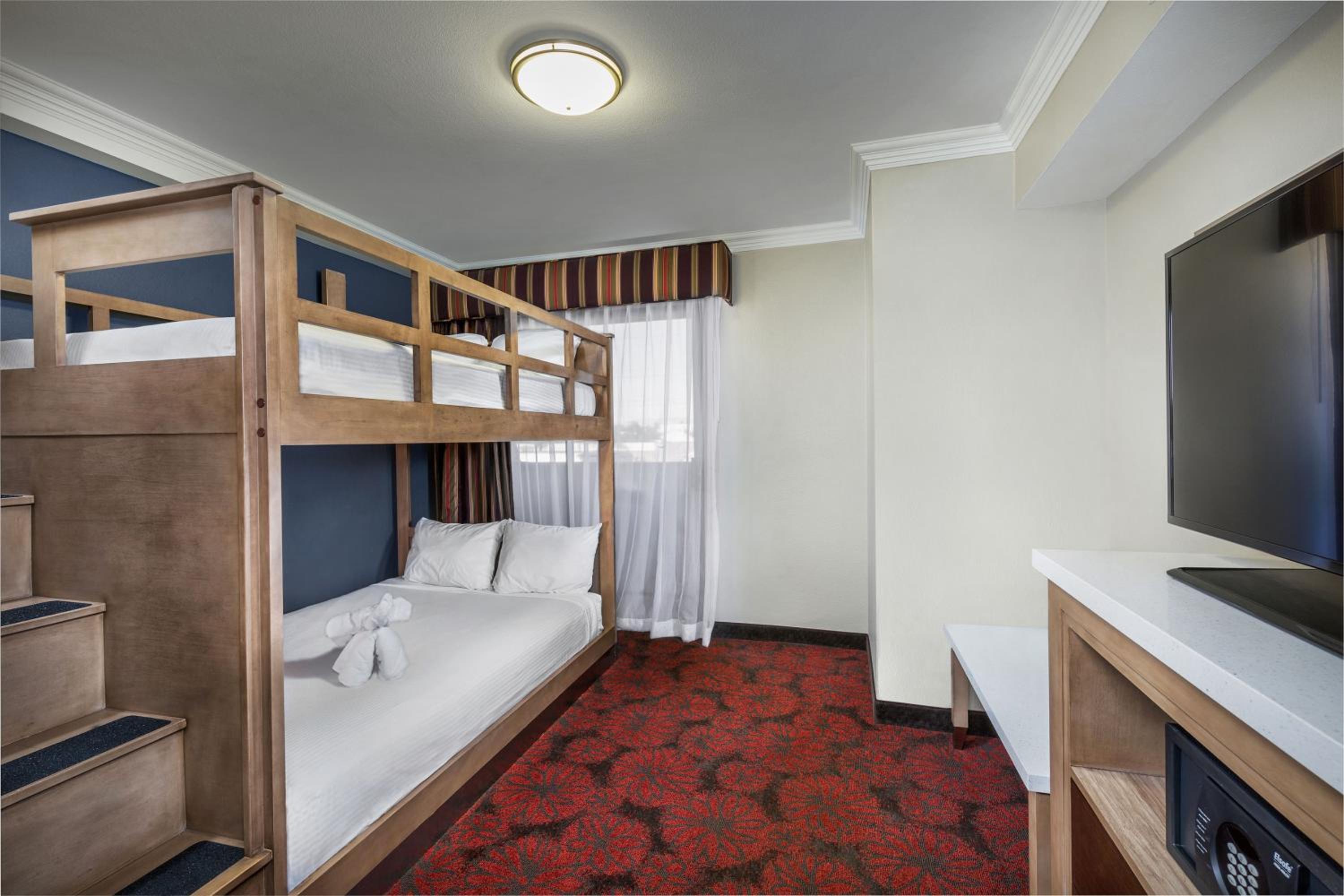 King Suite with Bunk Beds photo 2