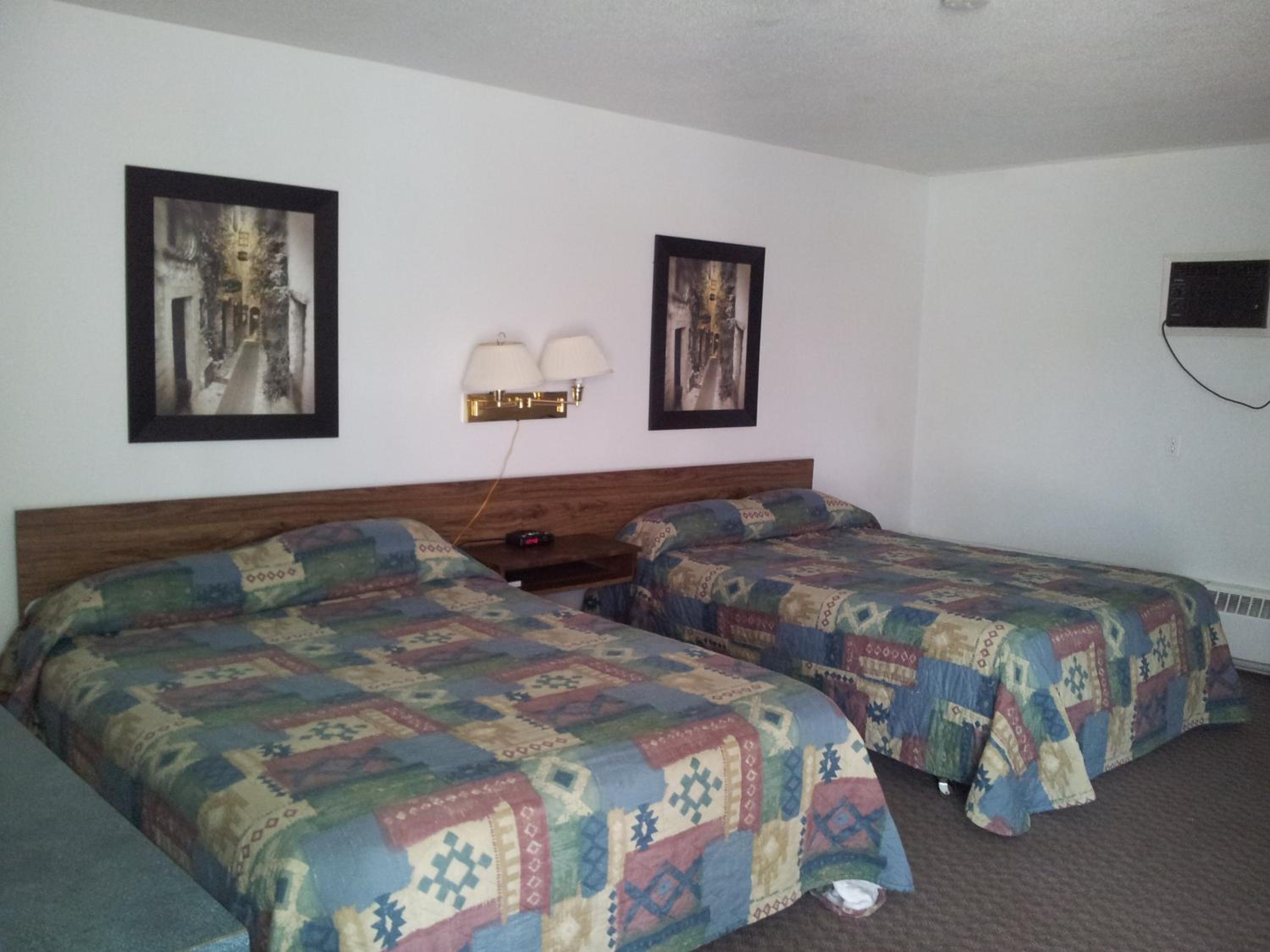 Queen Room With Two Queen Beds - Smoking