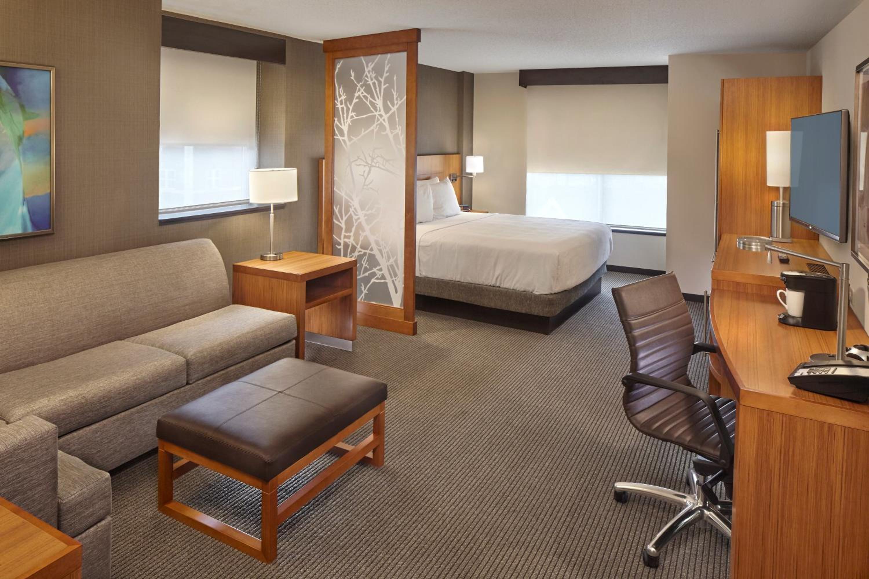 King Room with Sofa Bed photo 3