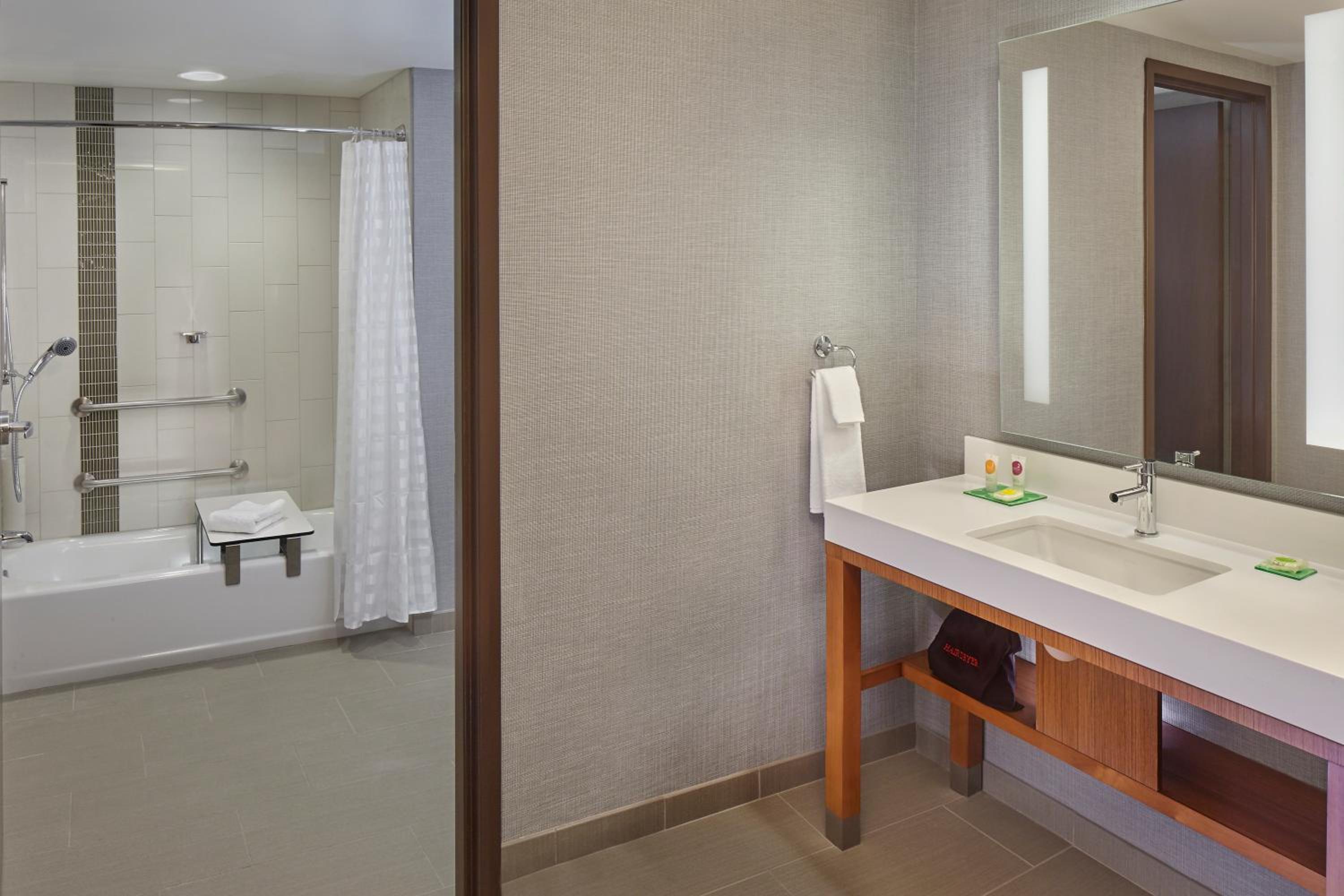 Queen Room with Two Queen Beds and Accessible Tub - Disability Access photo 3
