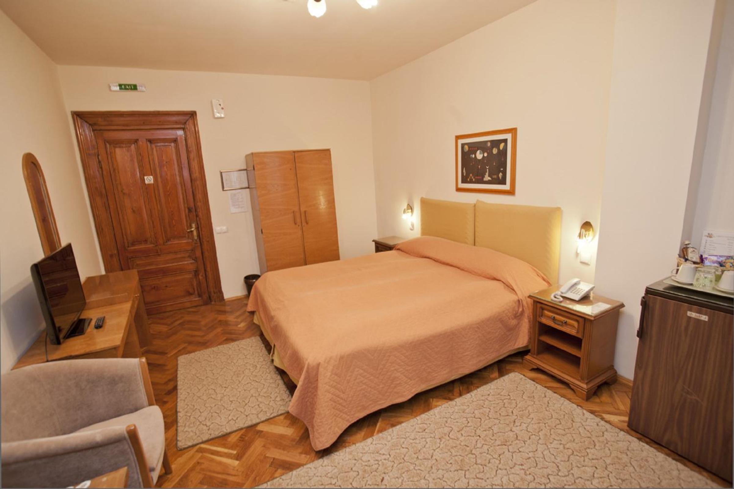 Standard Double Room - Photo 4