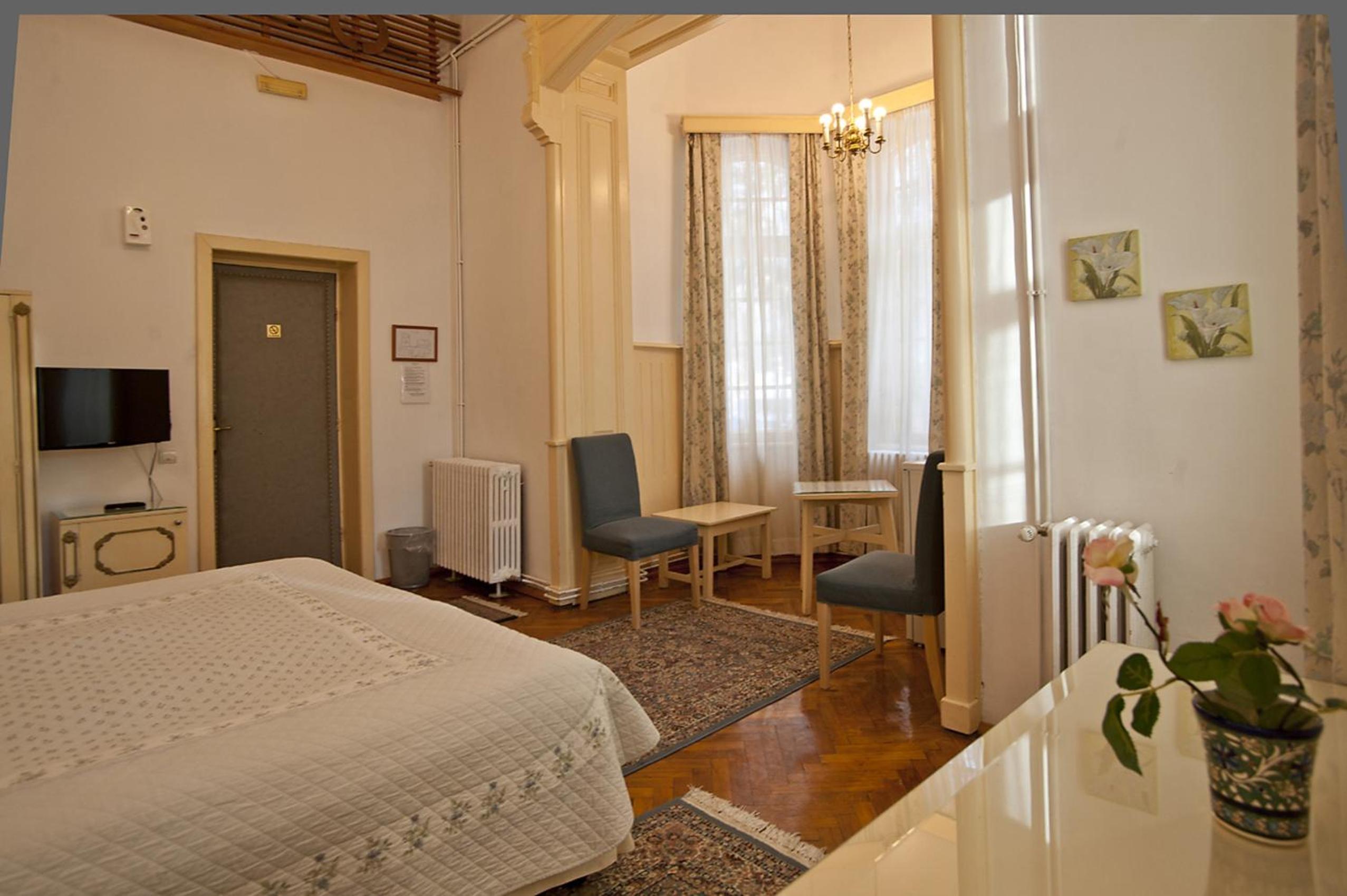 Standard Double Room - Photo 2