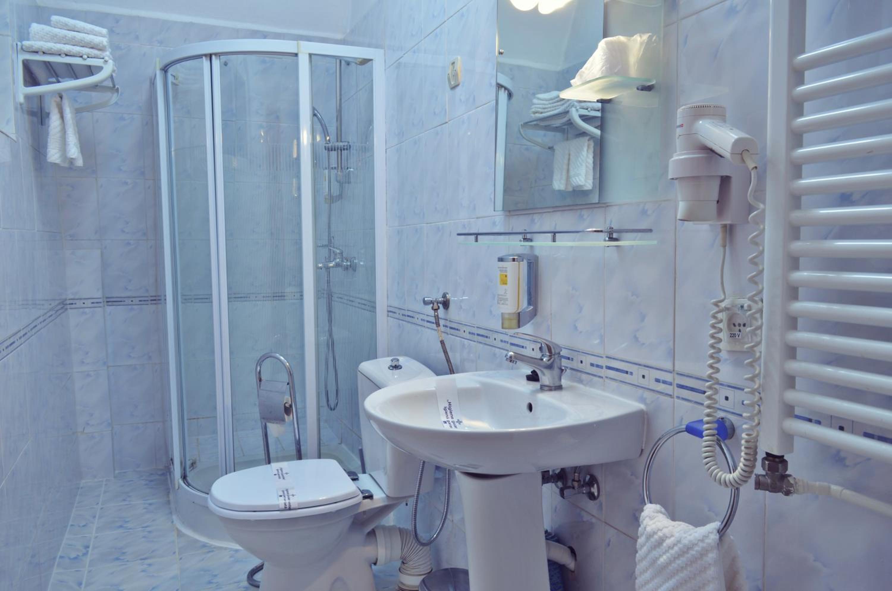 Standard Double Room - Photo 12