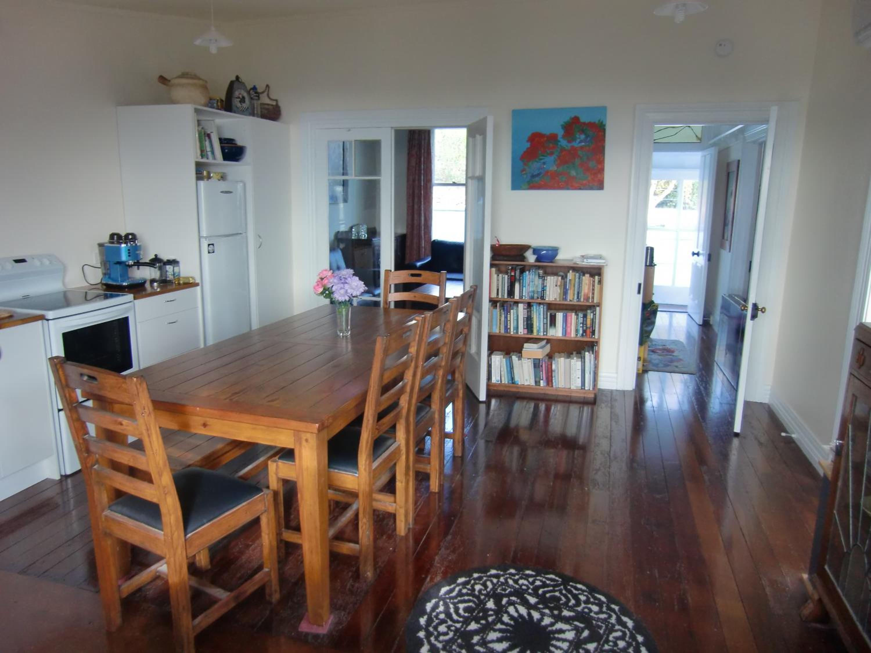 Two-Bedroom House - Photo 8