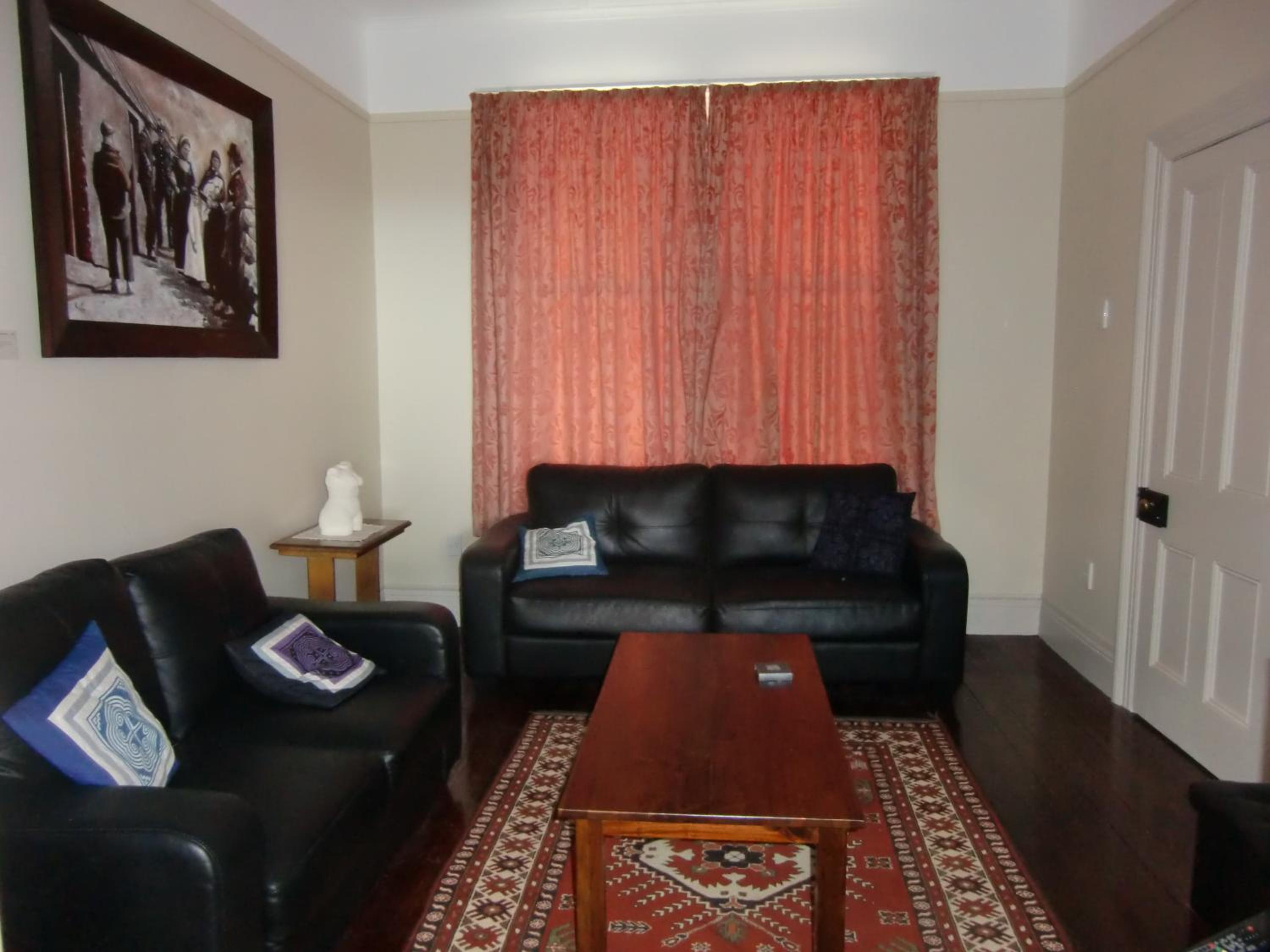 Two-Bedroom House - Photo 7