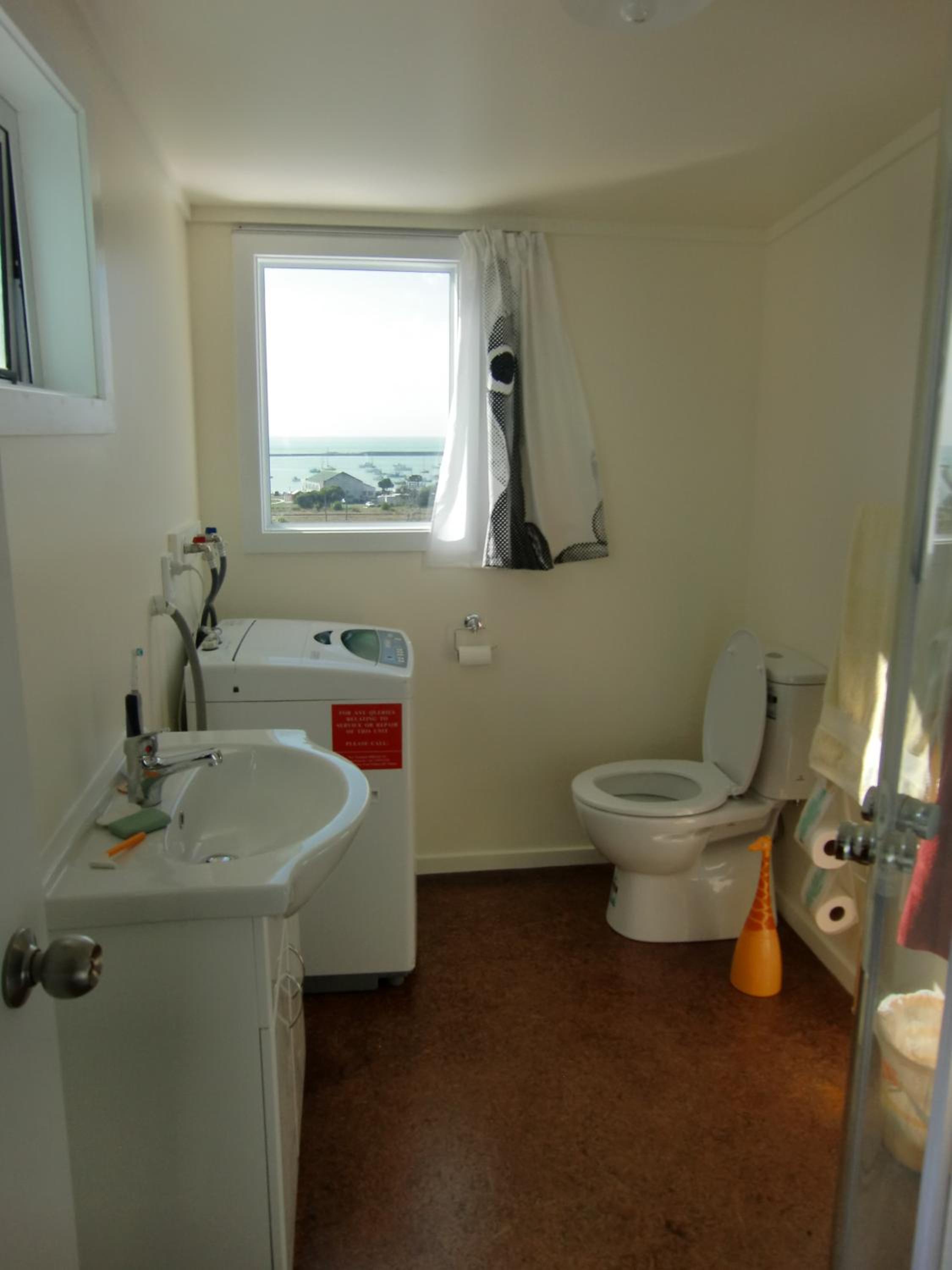 Two-Bedroom House - Photo 2