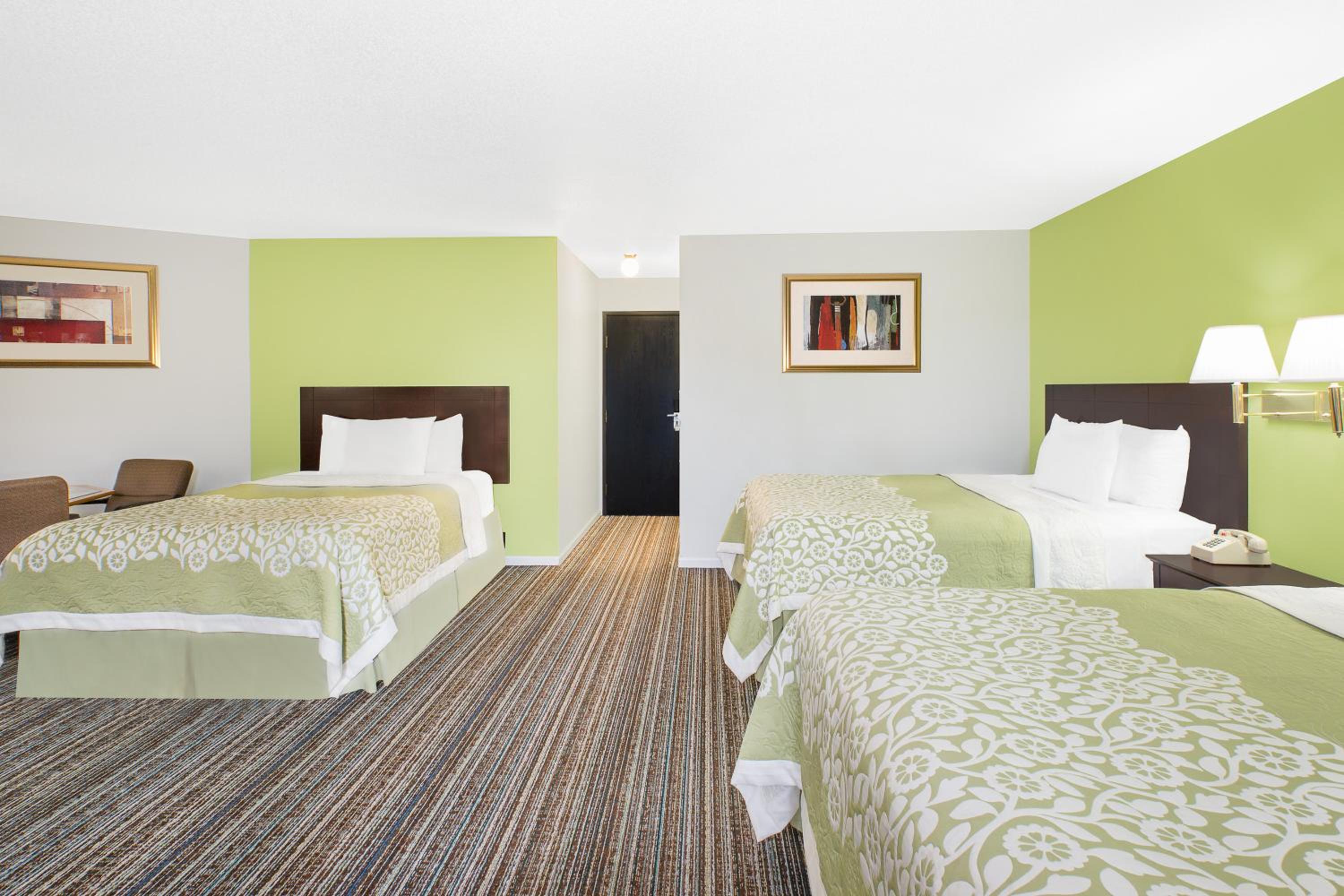 Studio Suite with Three Queen Beds - Non-Smoking - Photo 1