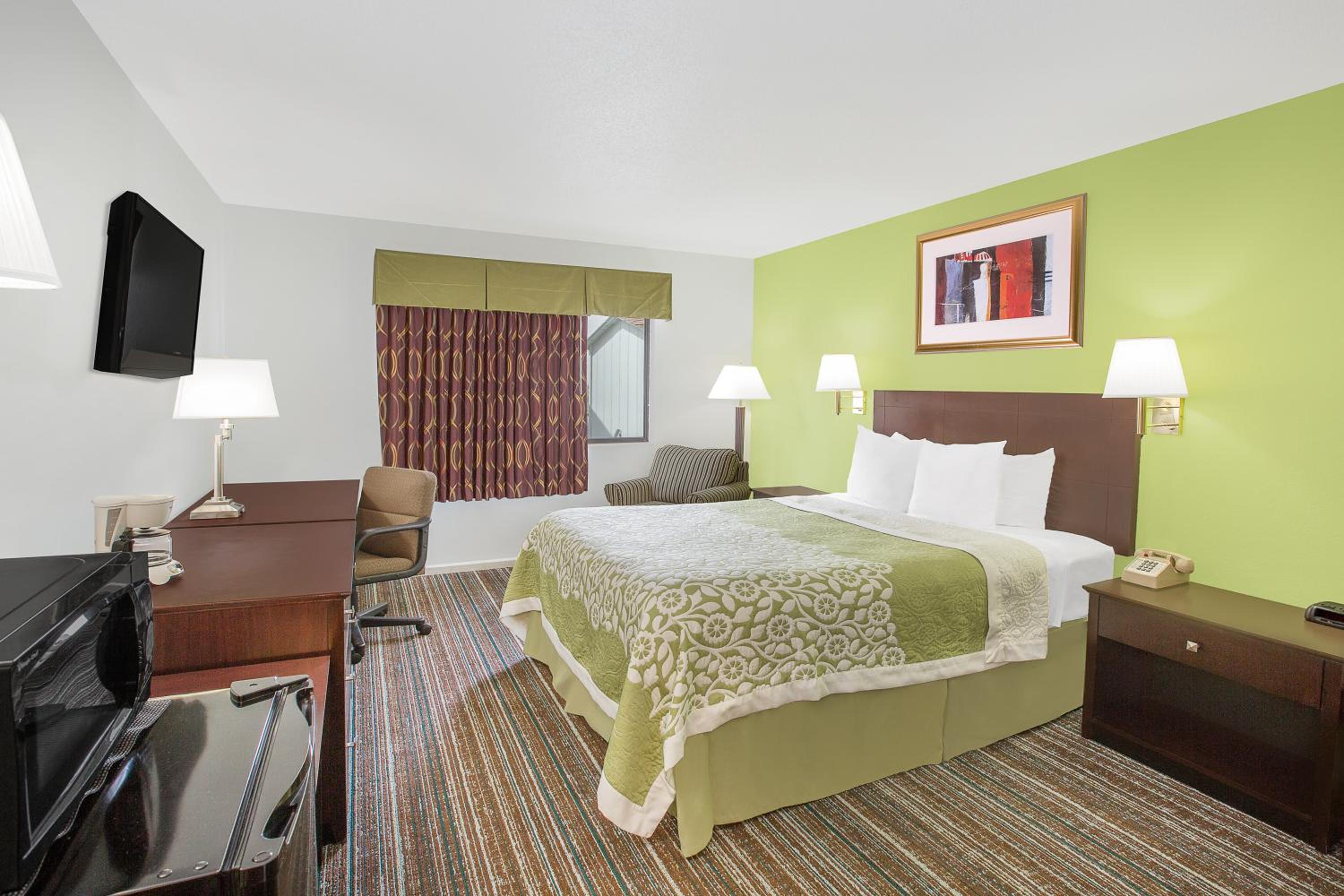 Queen Room - Disability Access/Non-Smoking - Photo 2