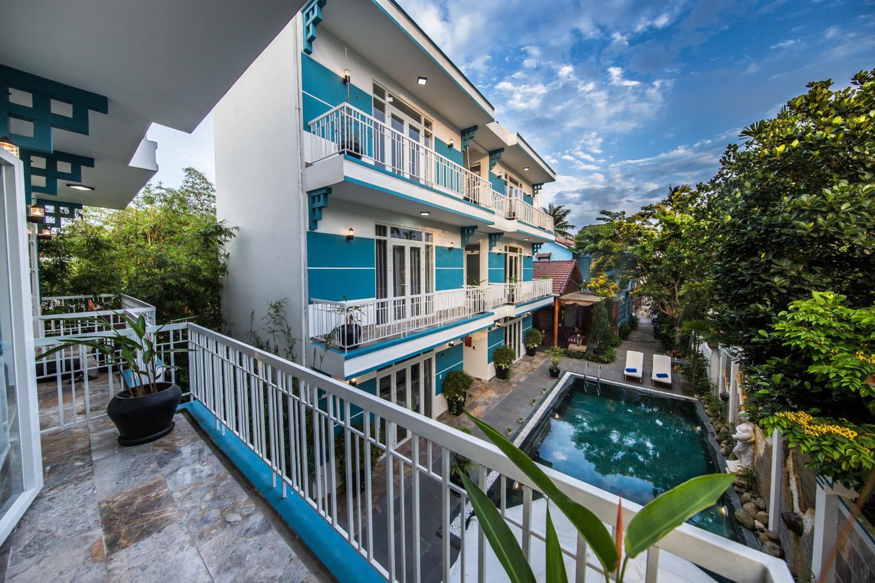 Deluxe Double or Twin Room with Pool View photo 2