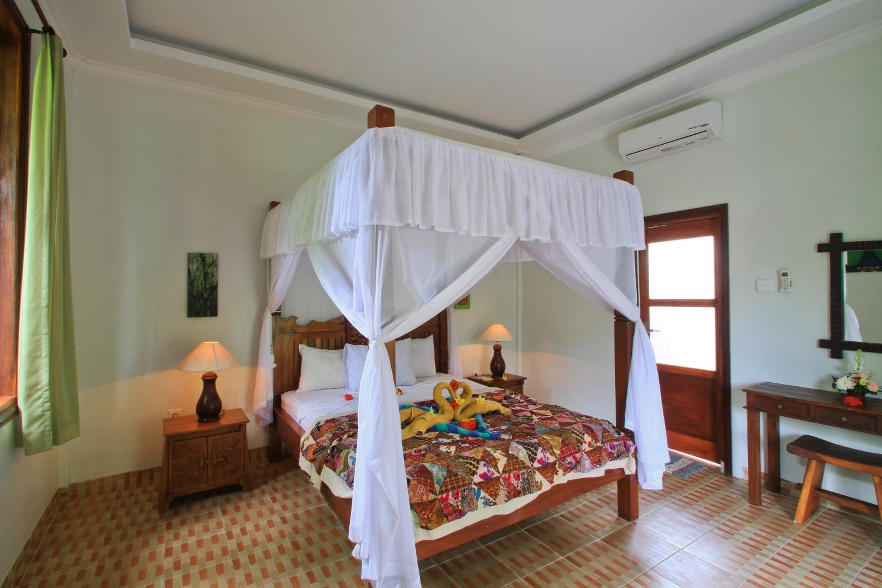One-Bedroom Bungalow - Photo 1