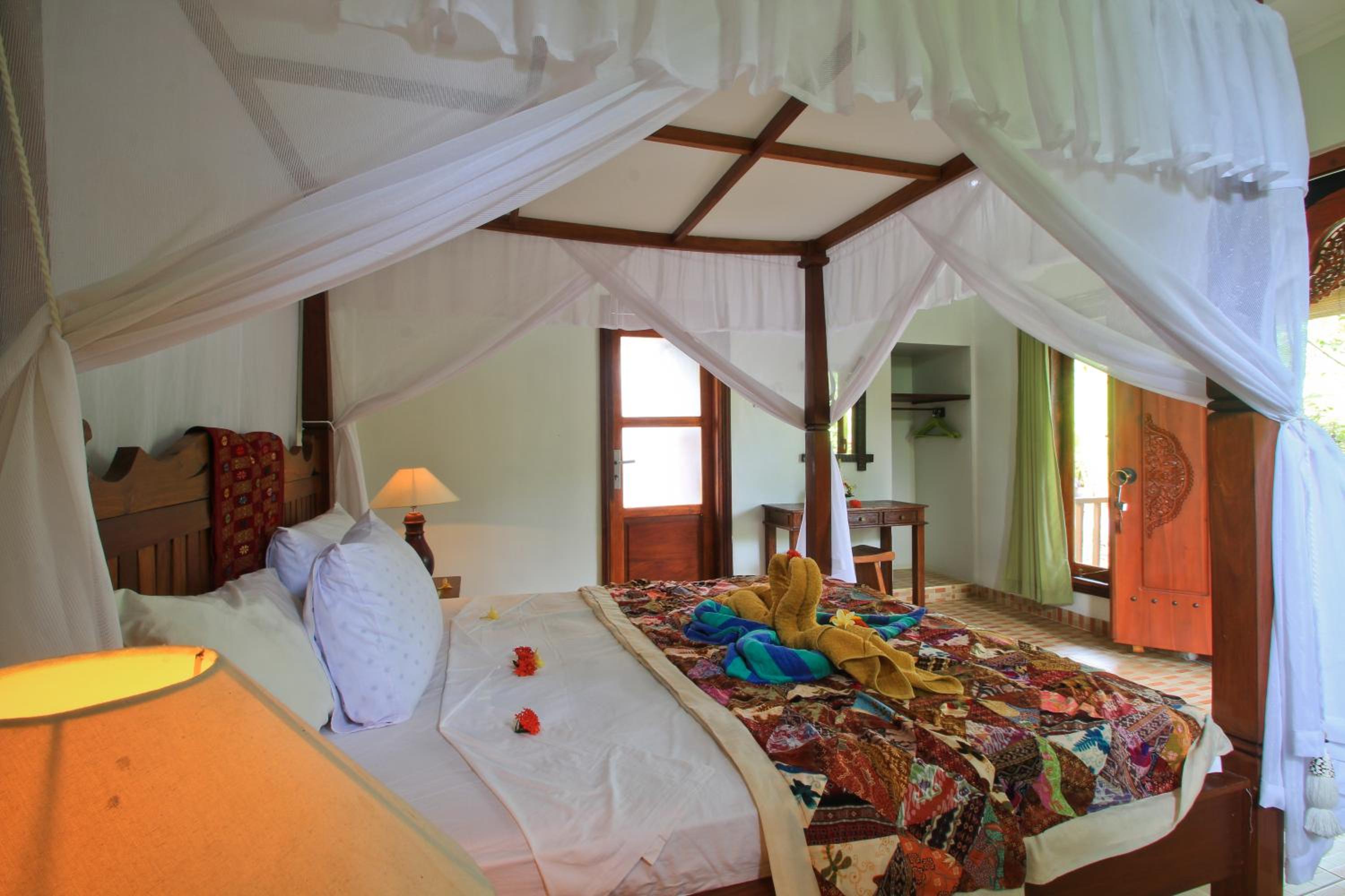 One-Bedroom Bungalow - Photo 3