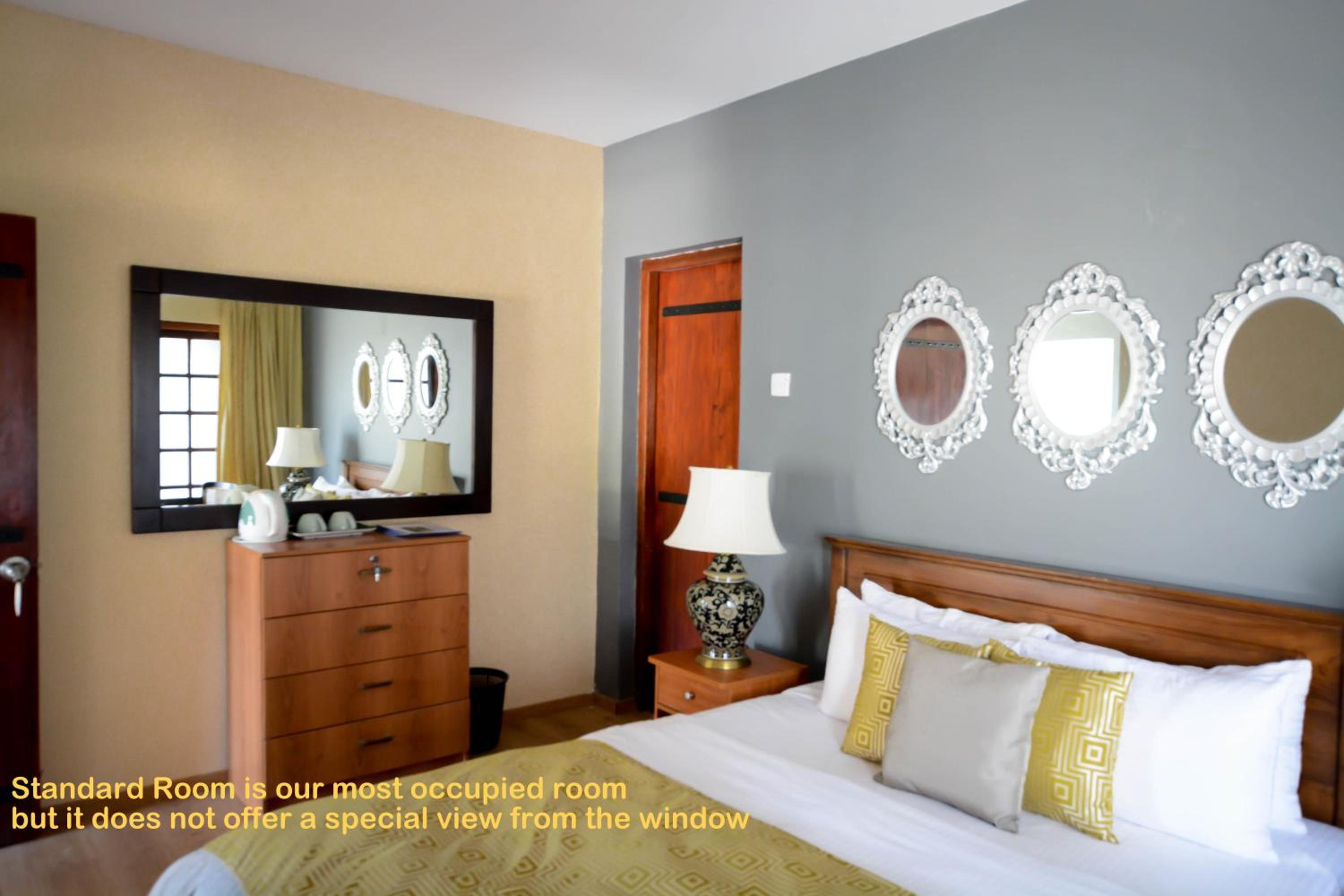 Standard Room with No View - Photo 4