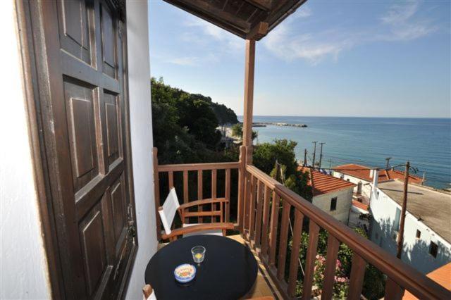 Twin Room with Sea View - Photo 3