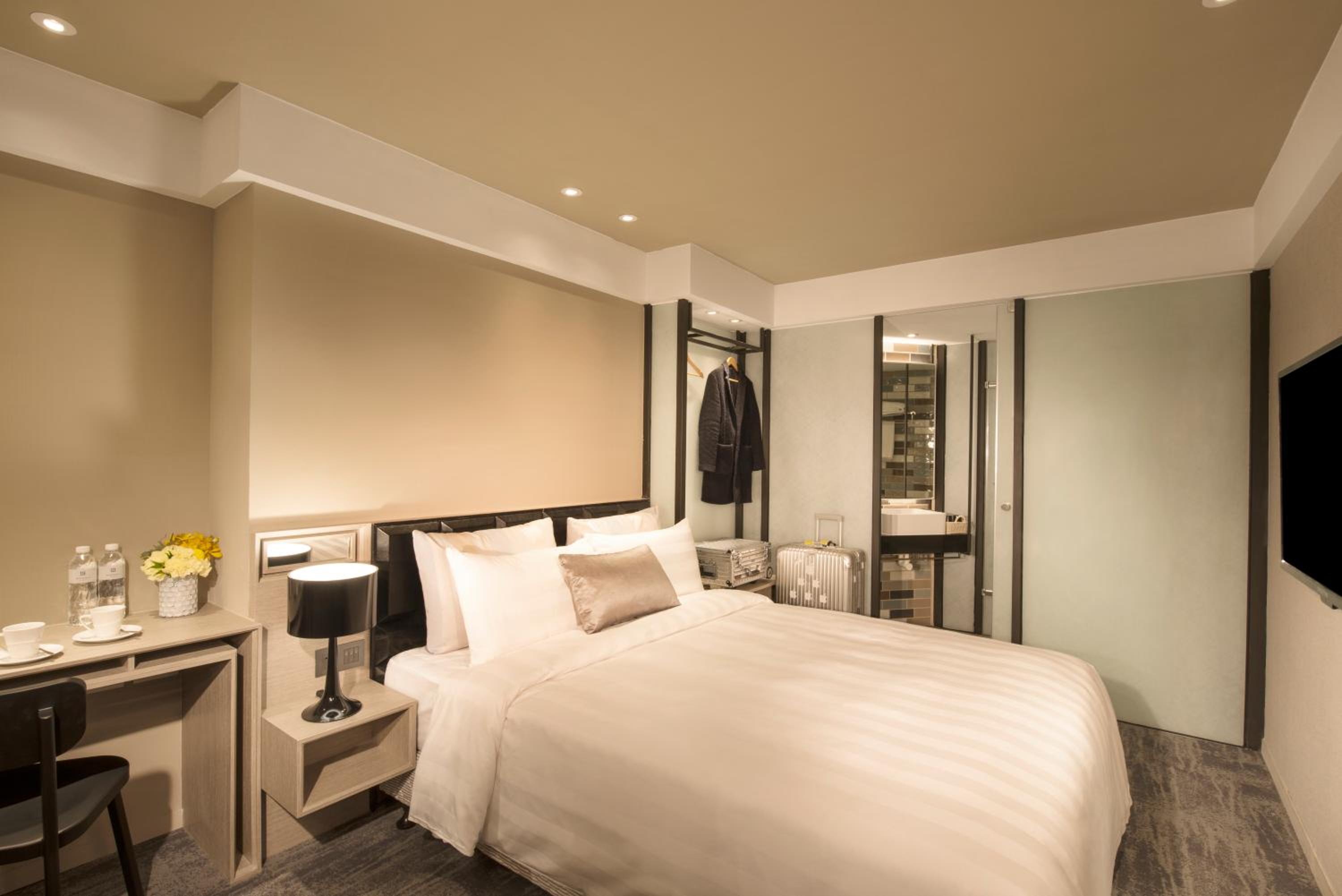 Exquisite Double Room - No Window photo 3