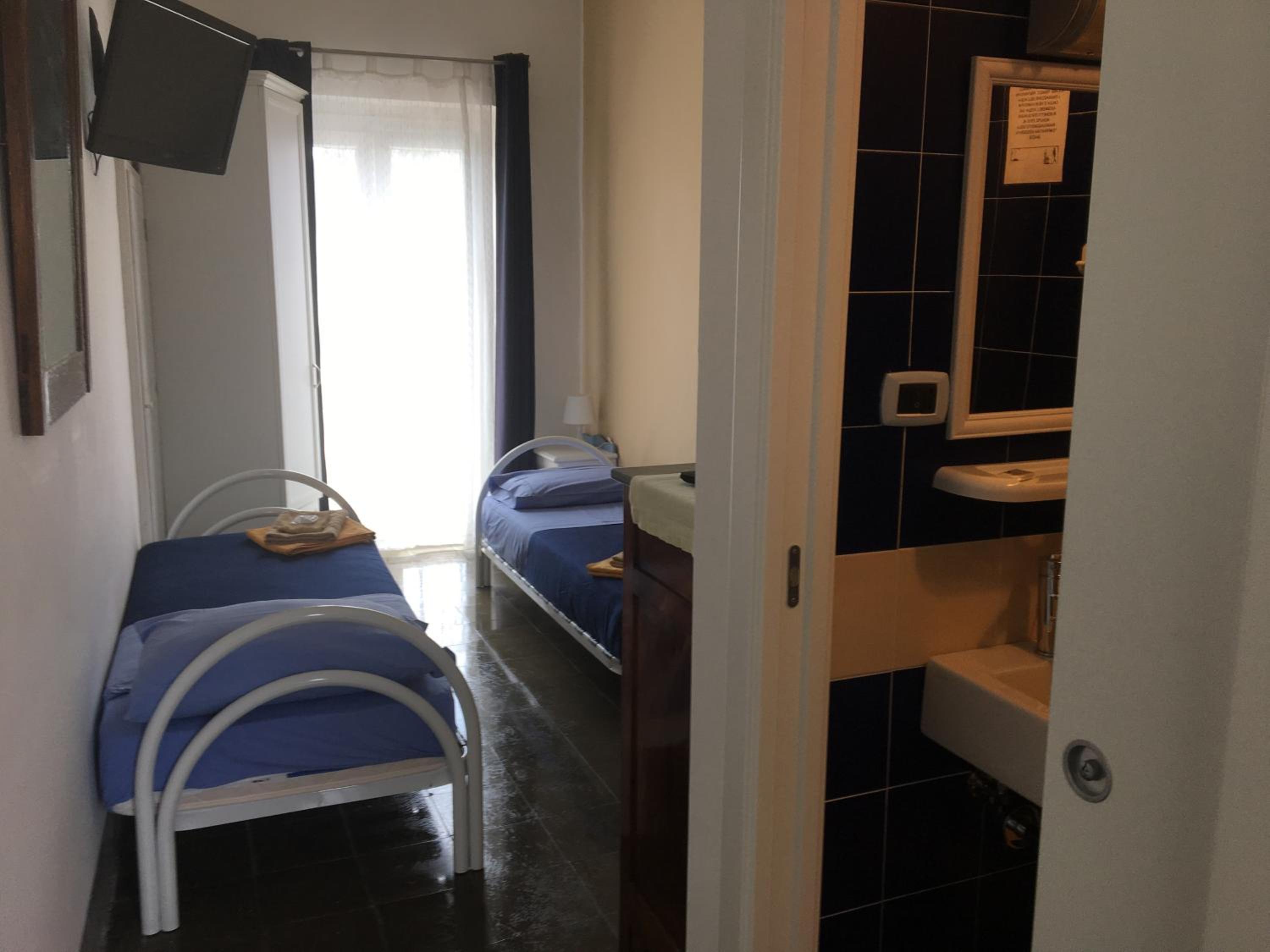 Twin Room with Shower
