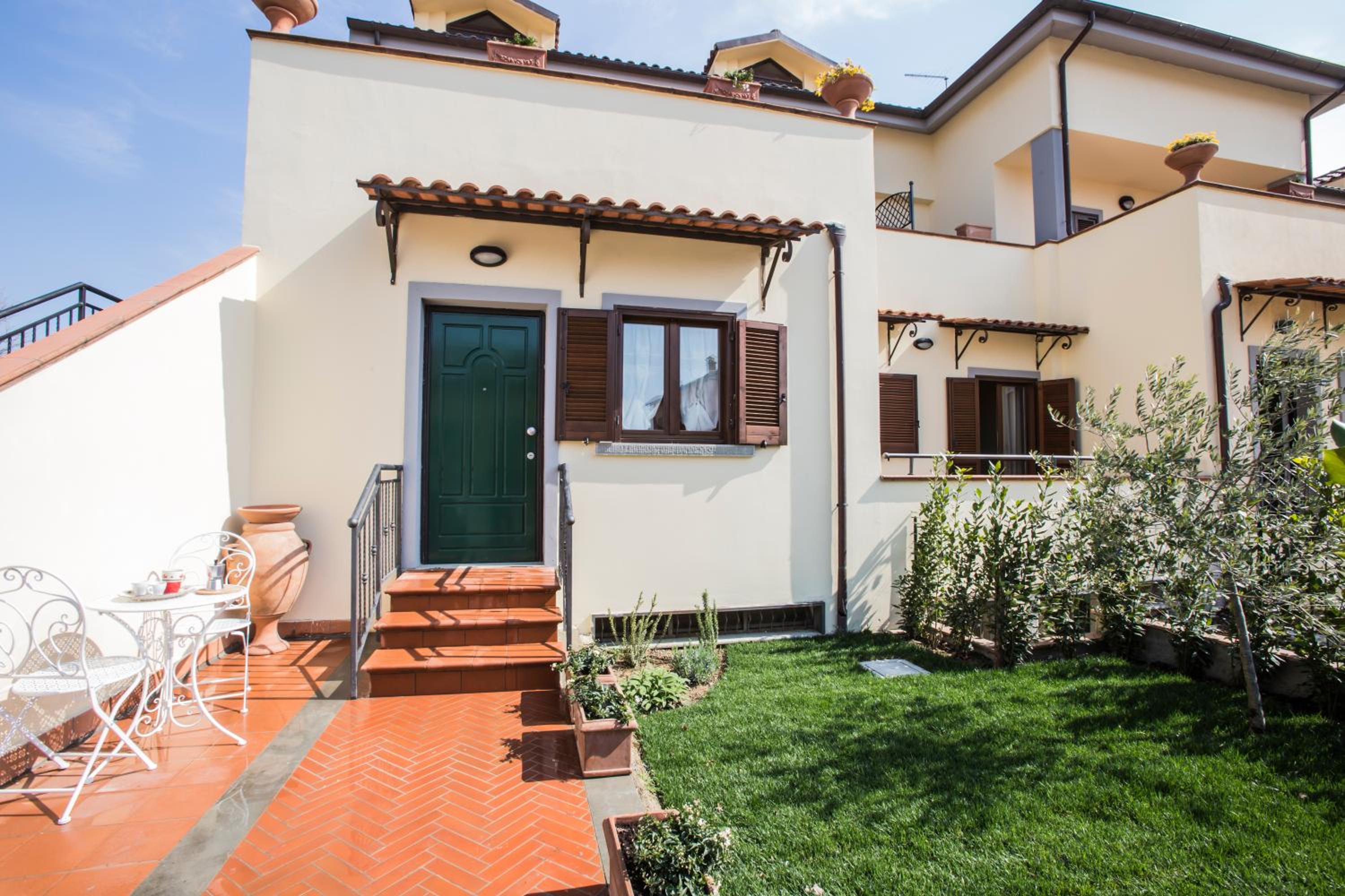 Two-Bedroom House - Photo 19