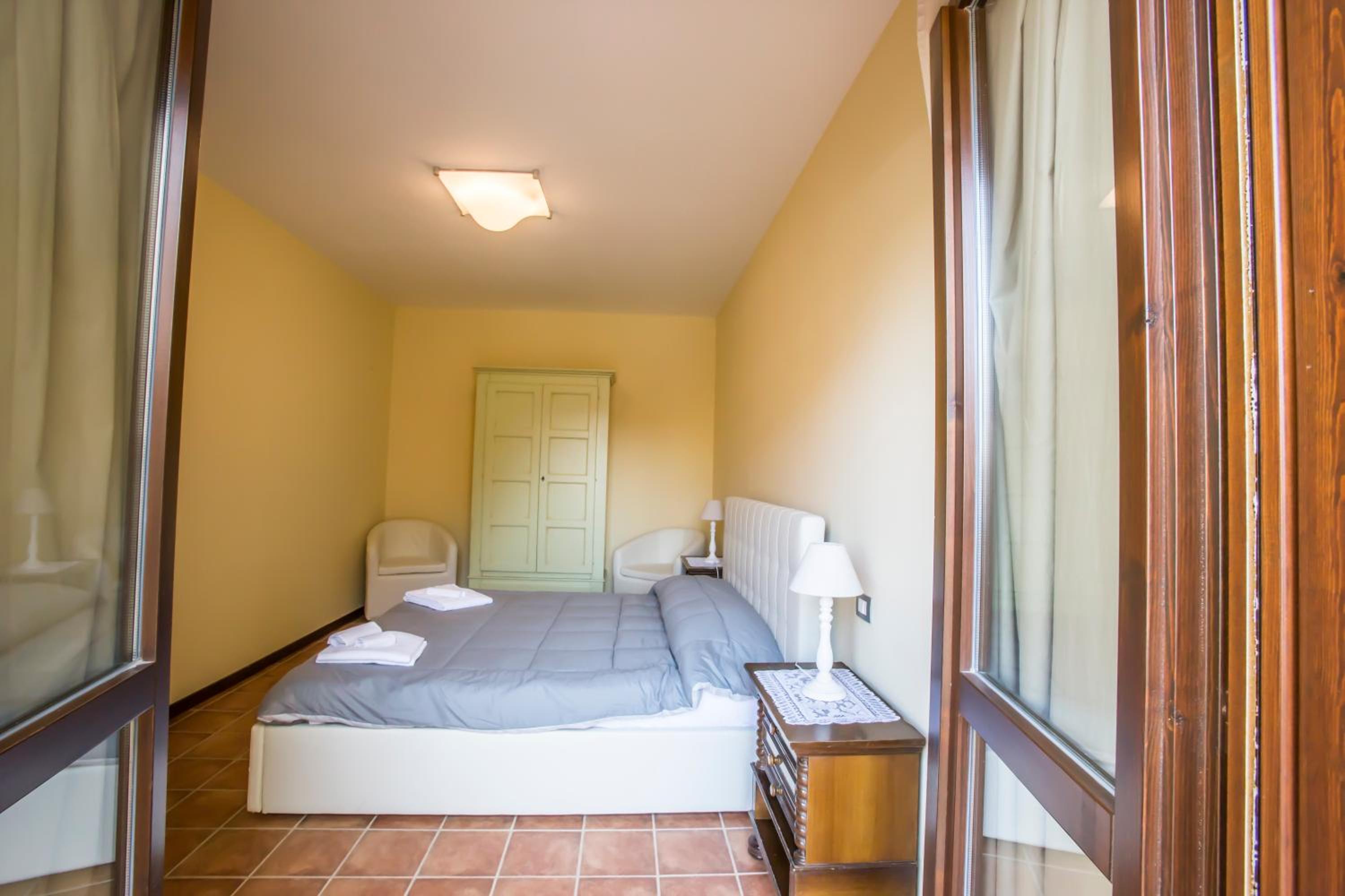 Two-Bedroom House - Photo 12
