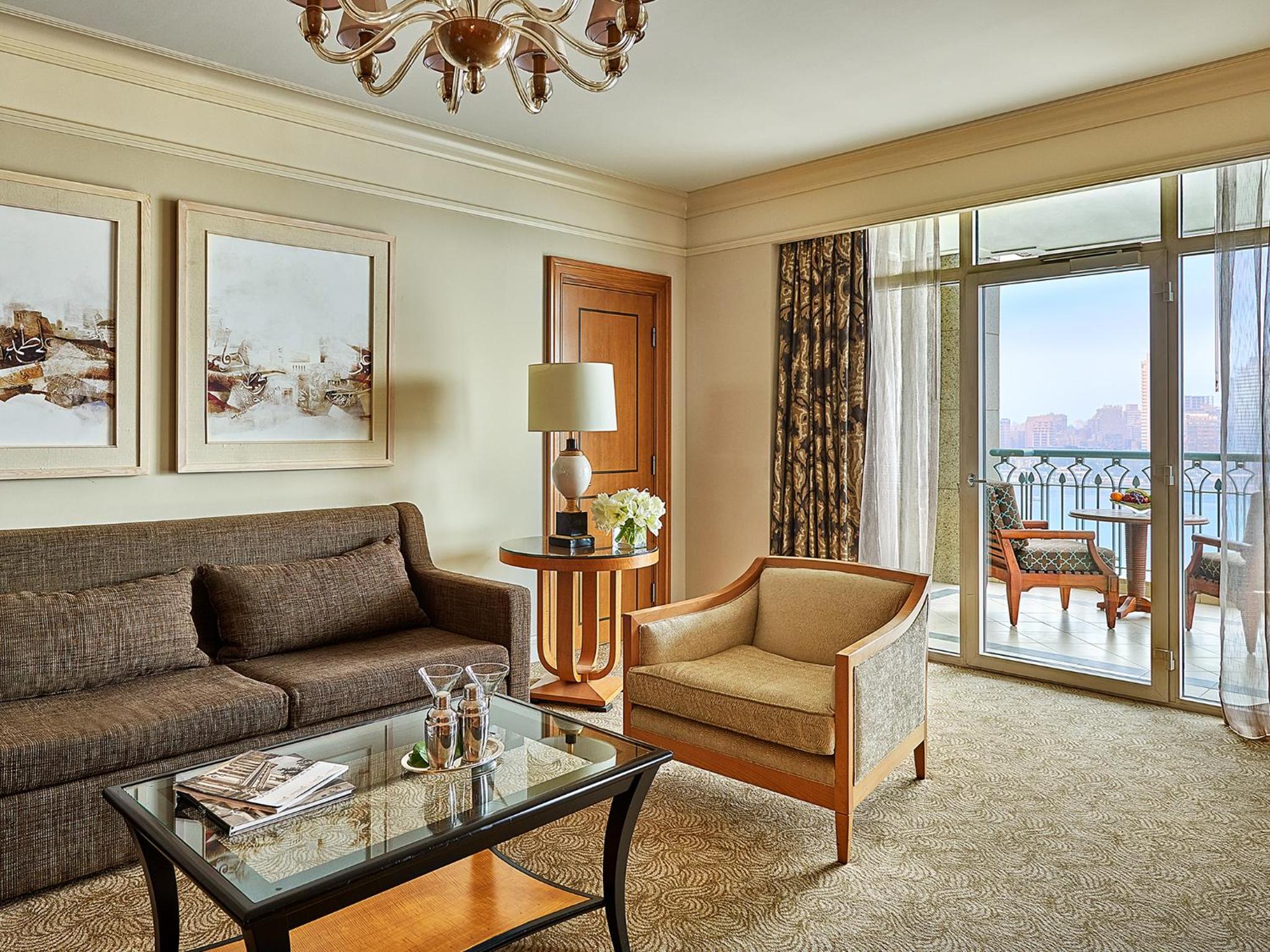Diplomatic Suite - King Bed - Photo 4